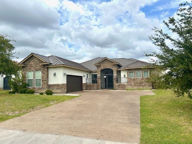 2908 Dickinson Dr Property Photo 2