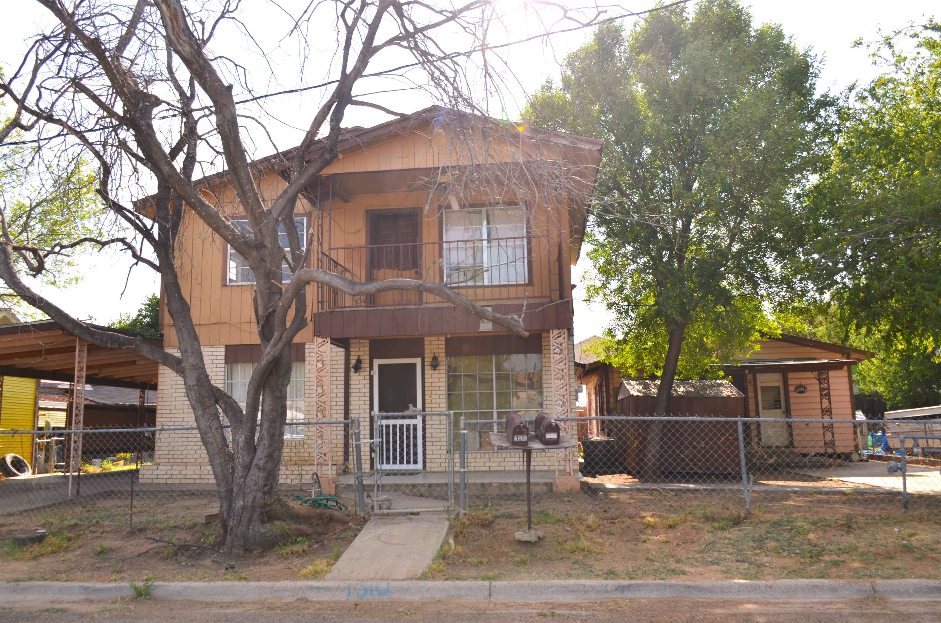 1310 N Tapeyste Ave Property Photo 1