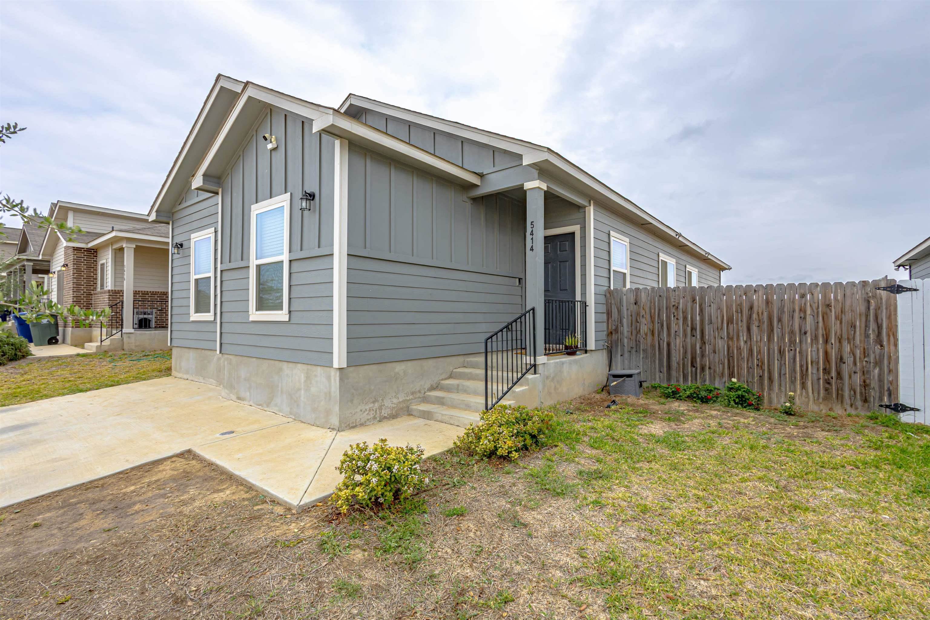 5414 St. Francis Property Photo 4