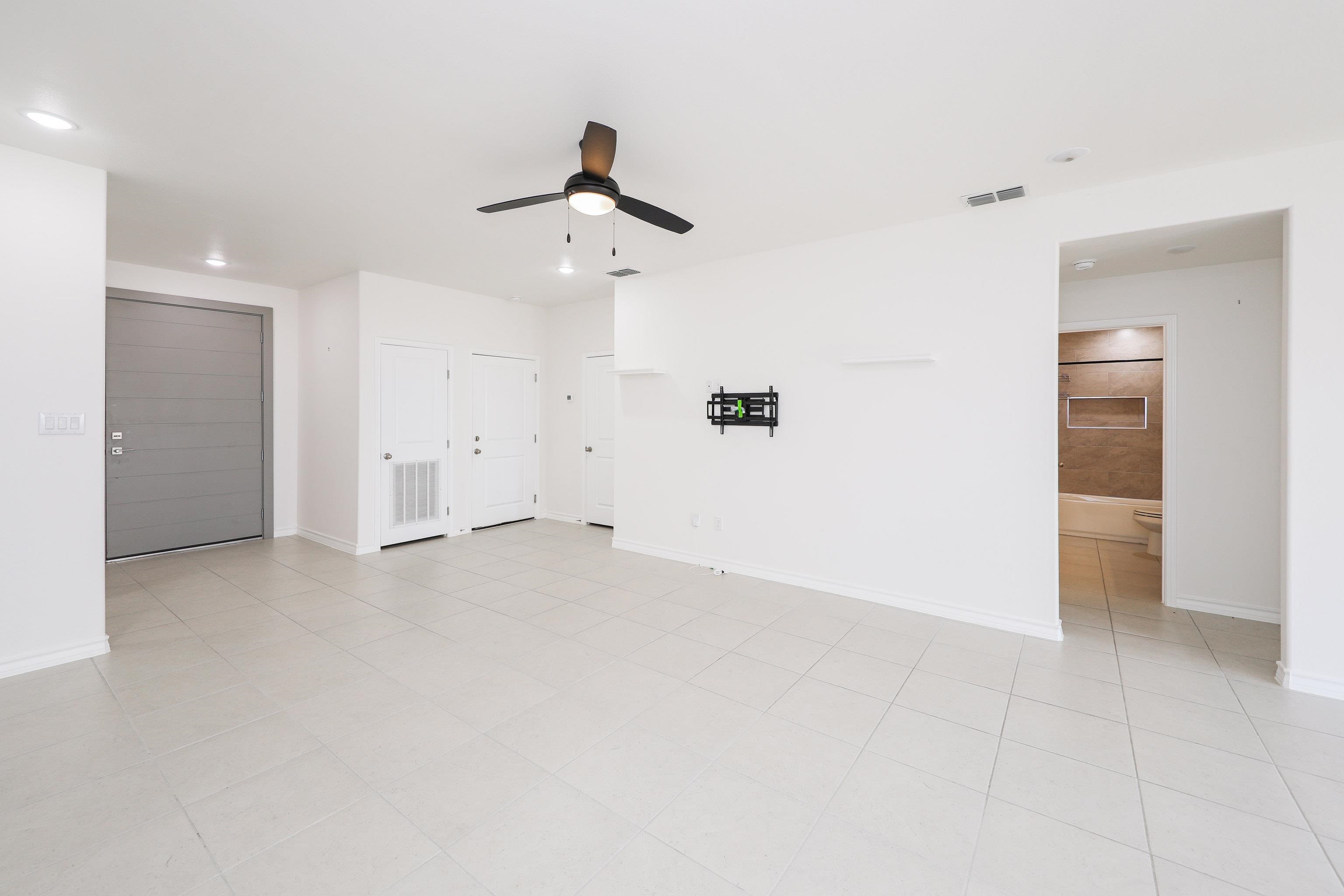 1510 Latigo Loop Property Photo 3