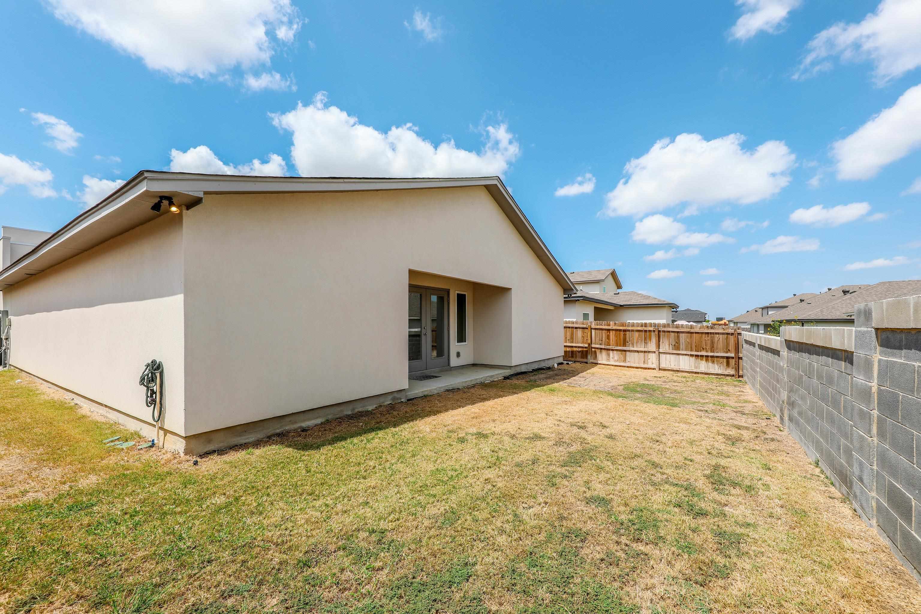 1510 Latigo Loop Property Photo 32