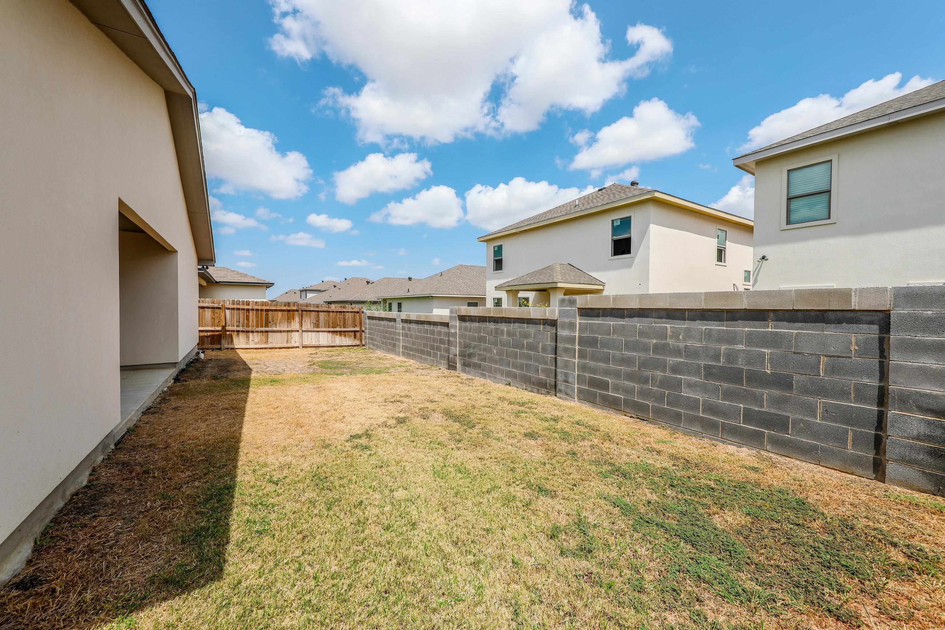 1510 Latigo Loop Property Photo 33