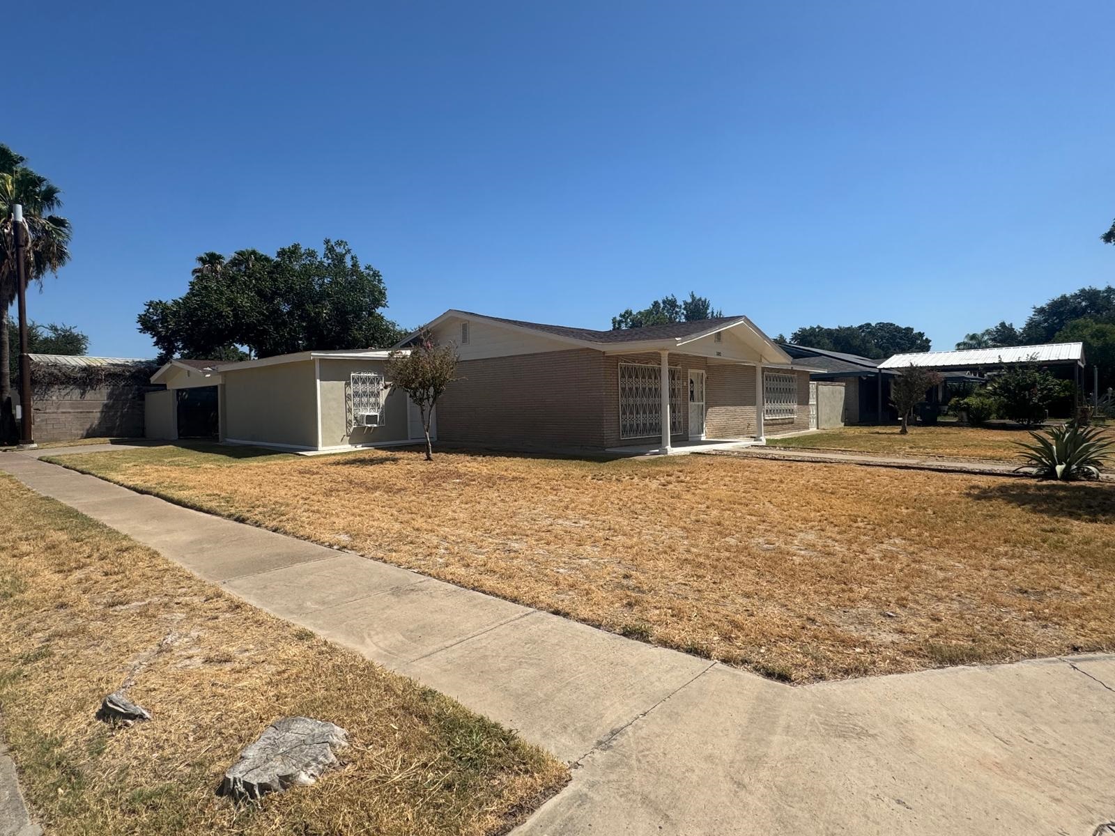 302 Huisache Dr Property Photo 2