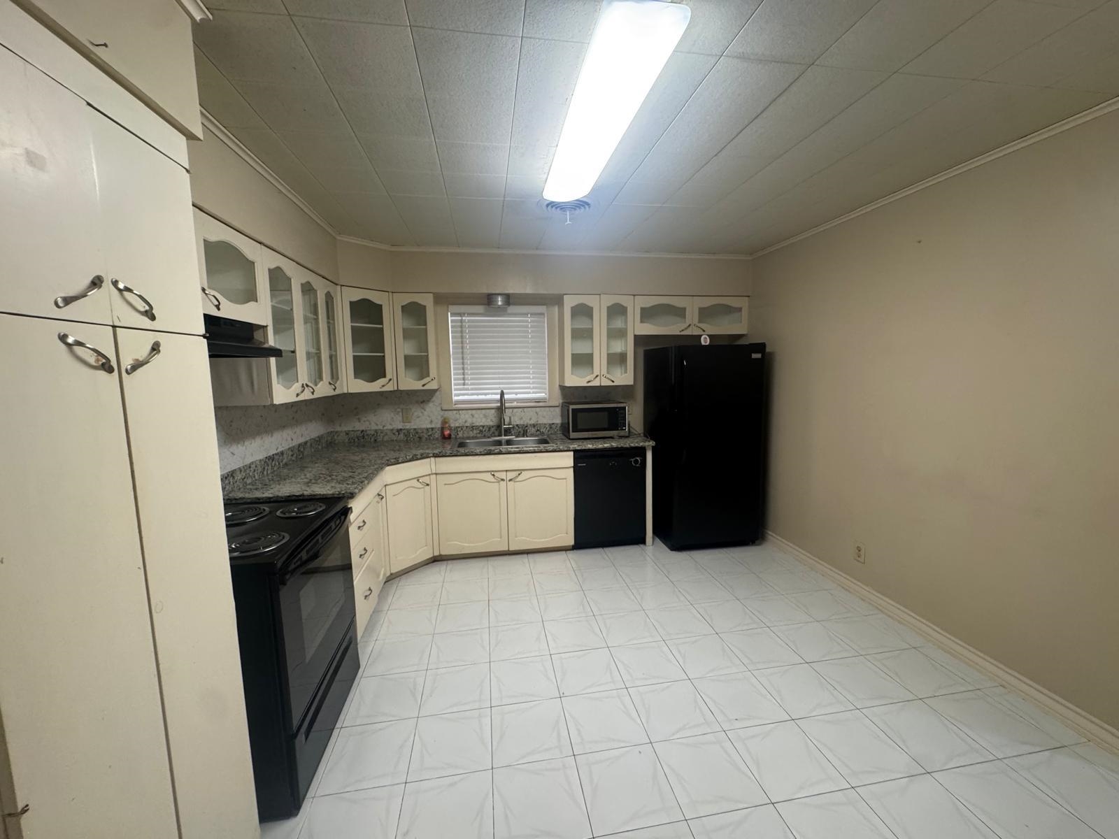 302 Huisache Dr Property Photo 8