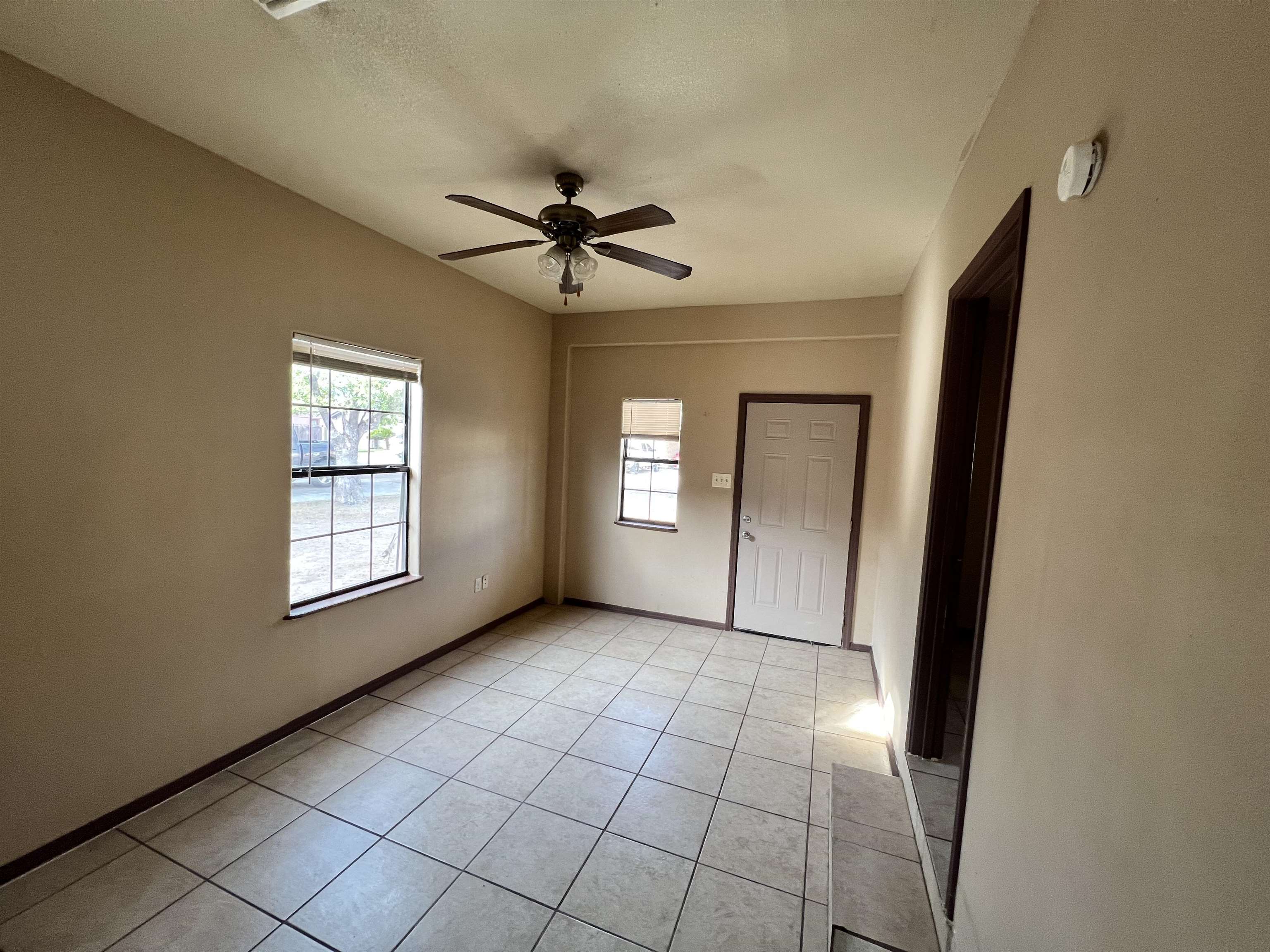 202 Lobo Lp B Property Photo 3