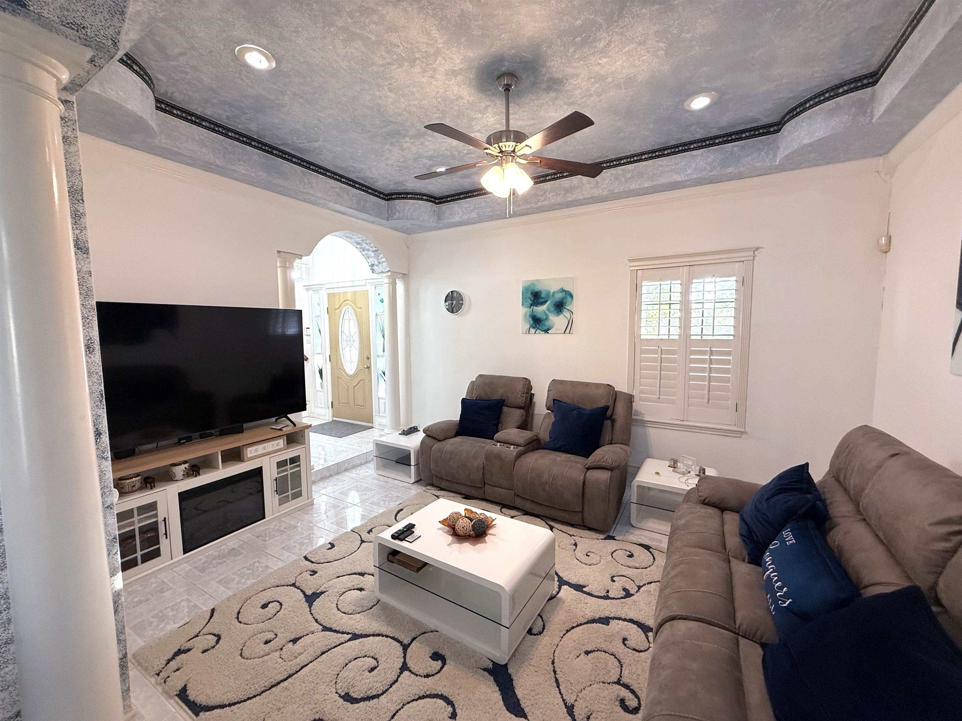 9013 Cliff Dr Property Photo 4