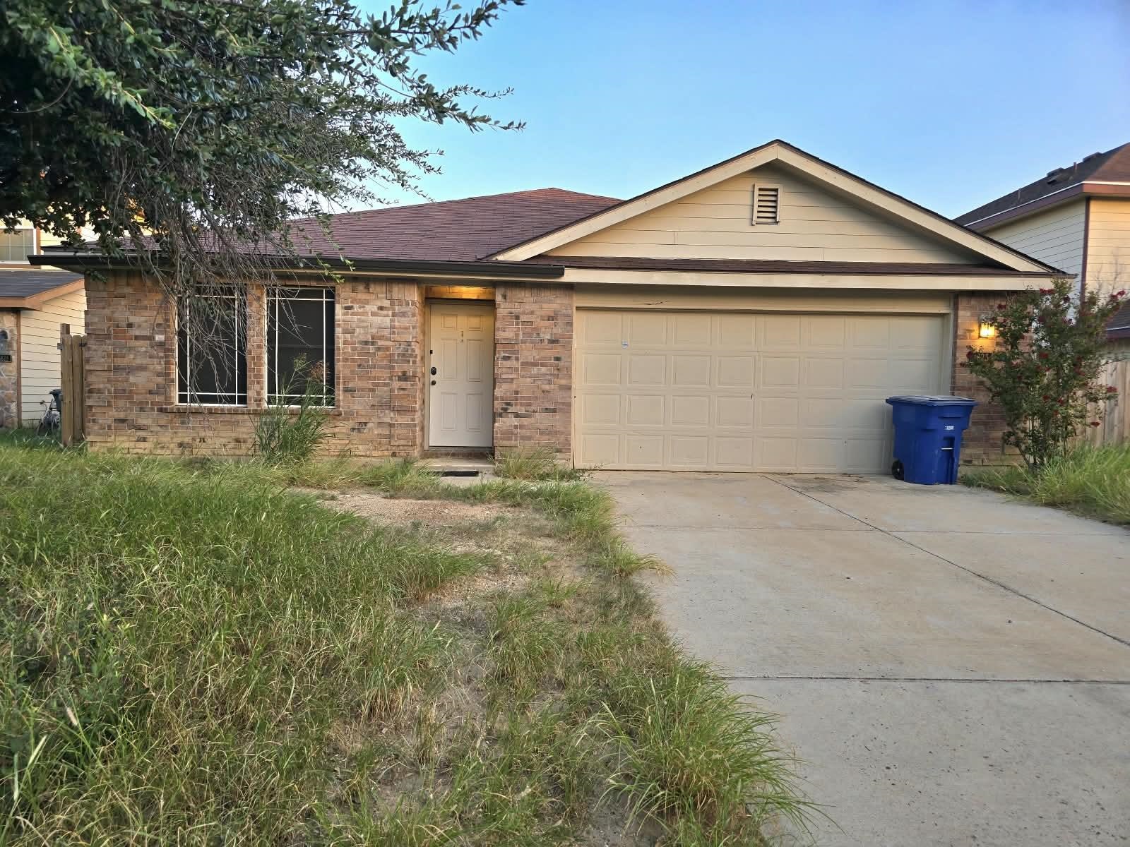 1823 Mustang Island Dr Property Photo 3