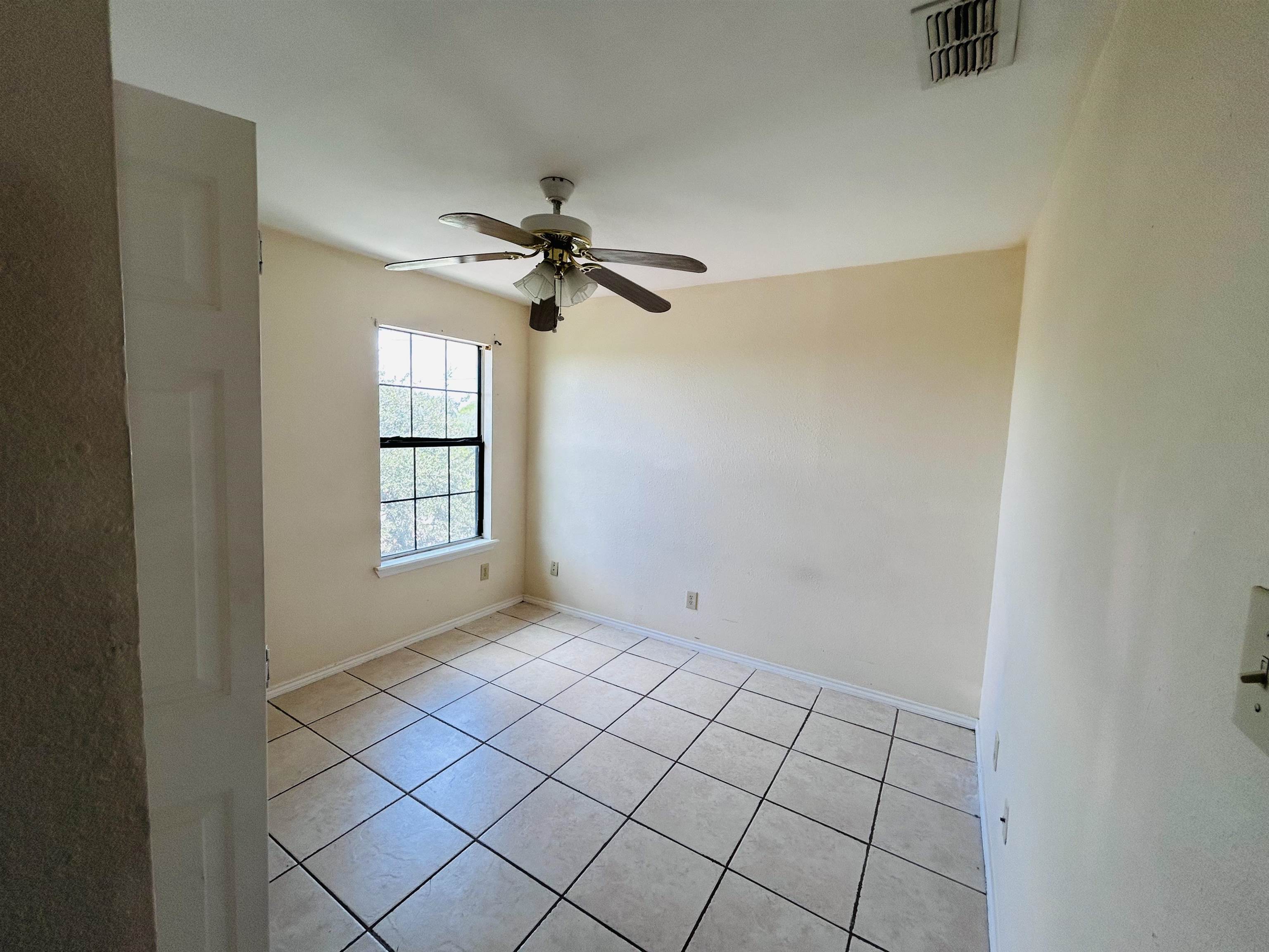 3101 Barrios St 3 Property Photo 6