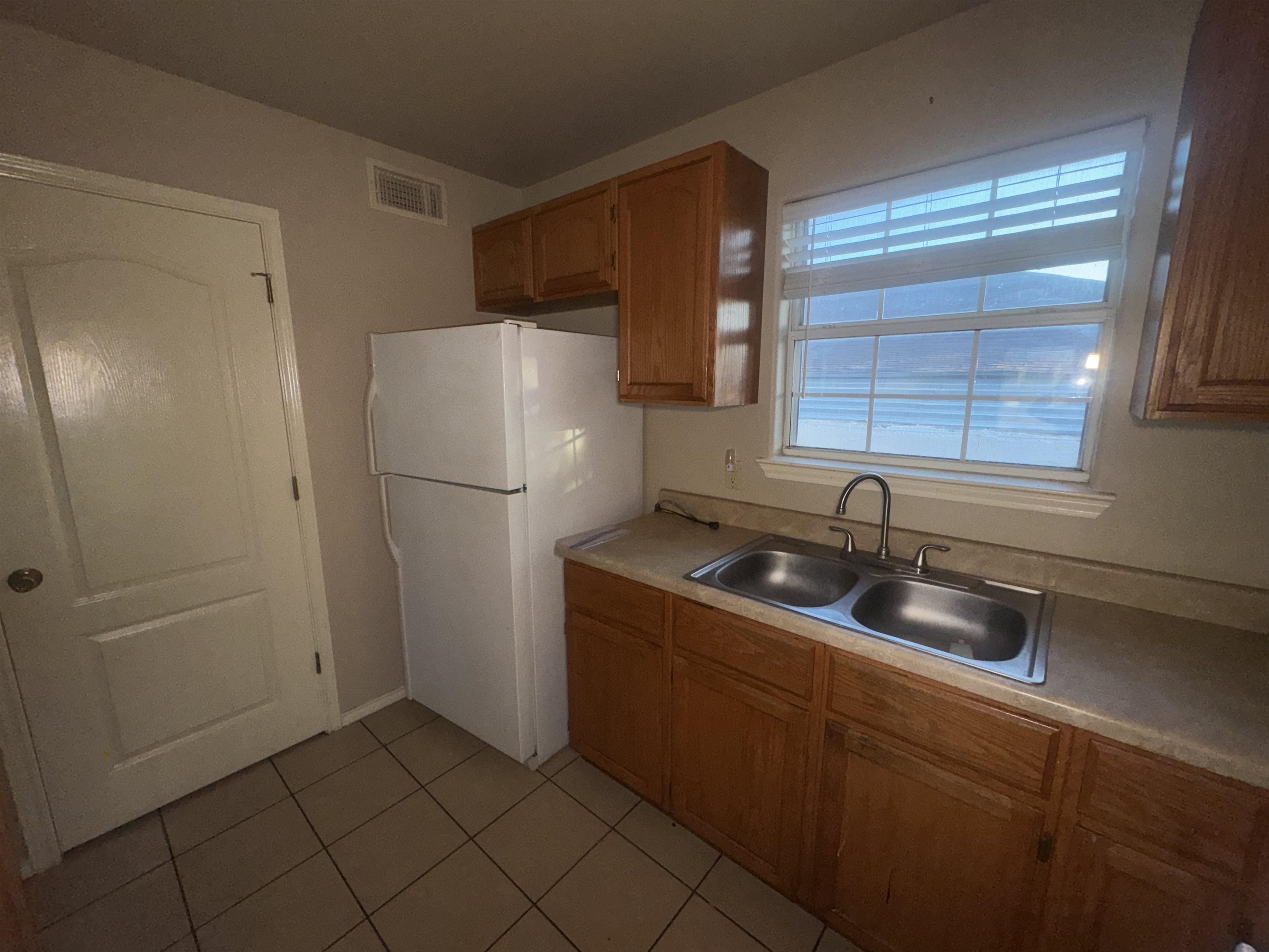 2801 S Bartlett Ave 4 Property Photo 4