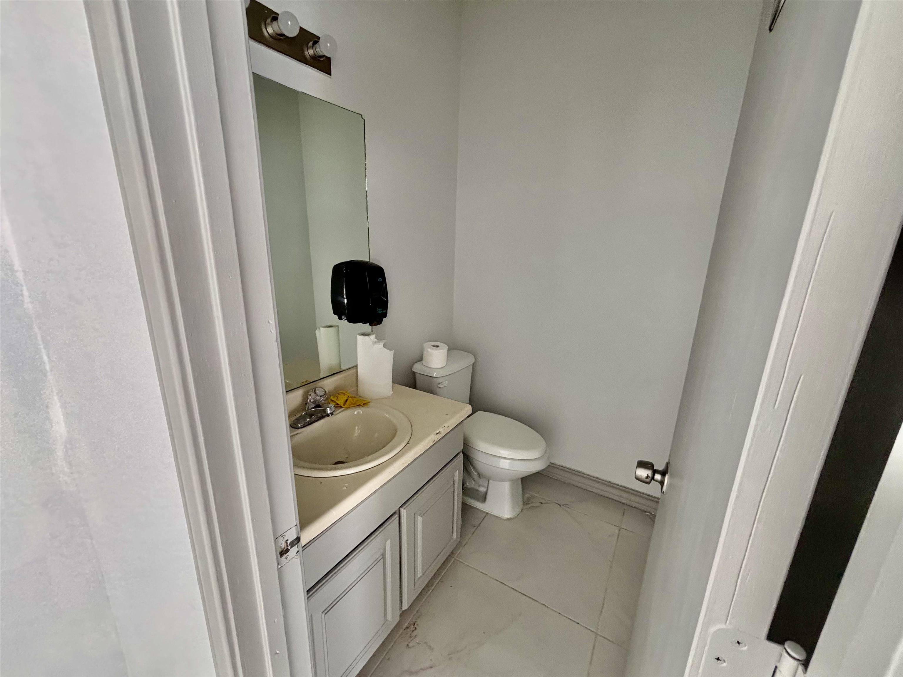 220 W Hillside Rd Property Photo 8