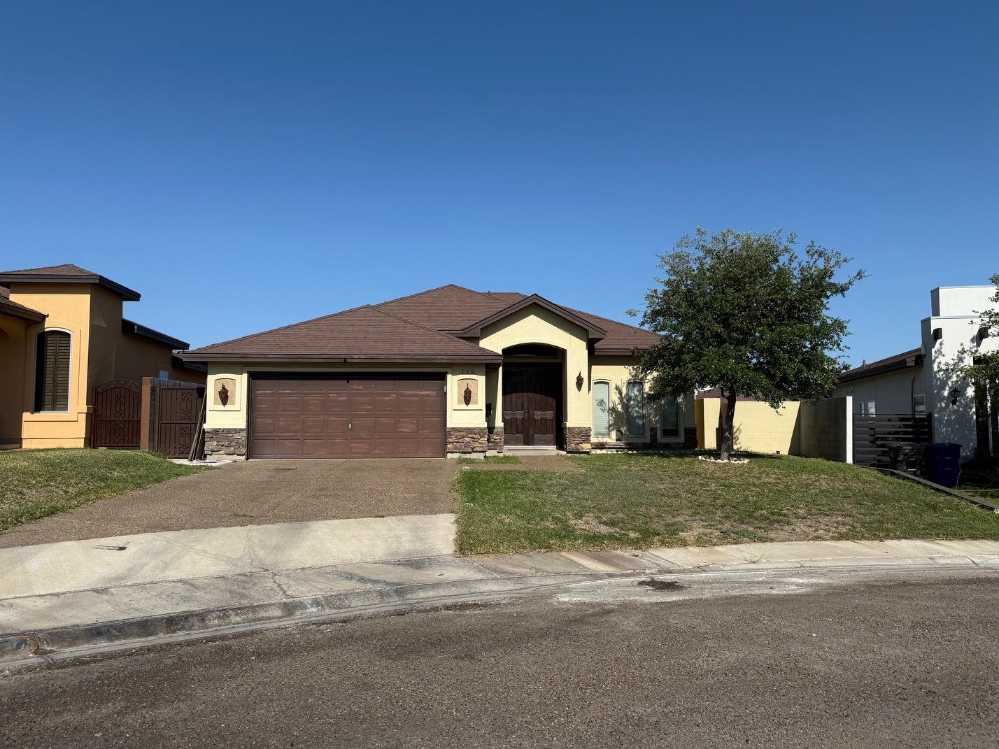 110 Queen Palm Dr. Property Photo 1