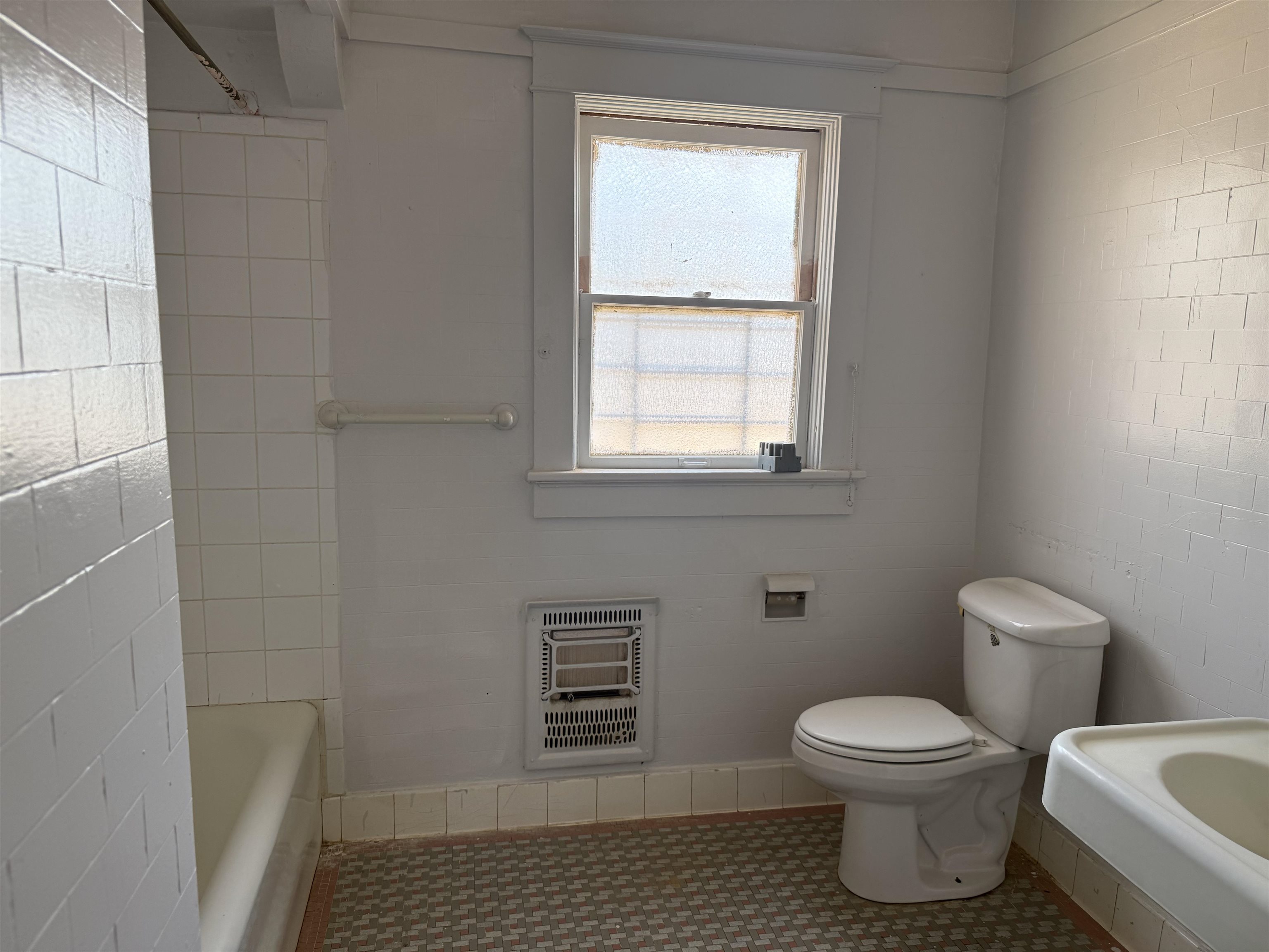 1319 Mier St Property Photo 7