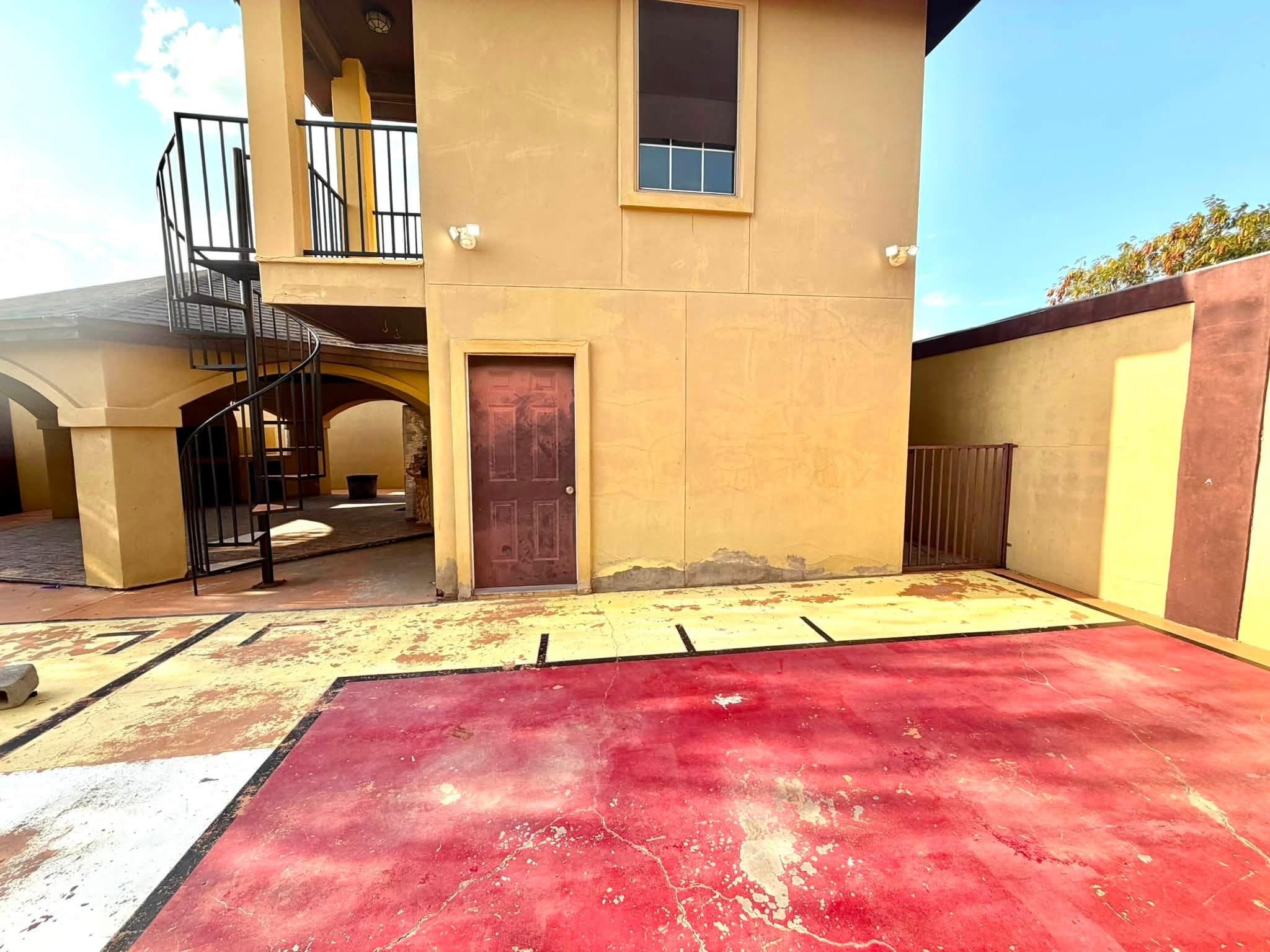3102 Plum St Property Photo 1