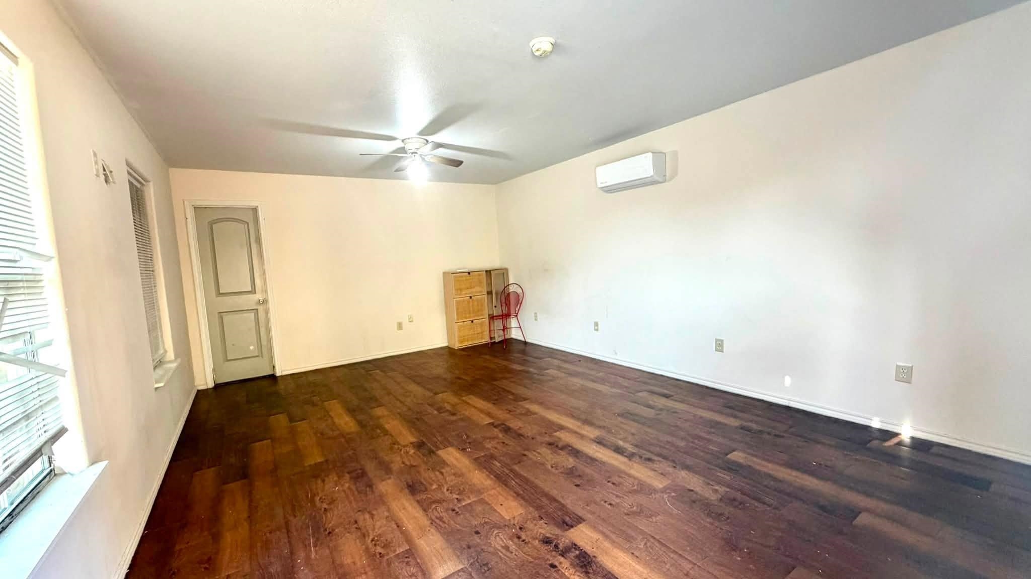 3102 Plum St Property Photo 3