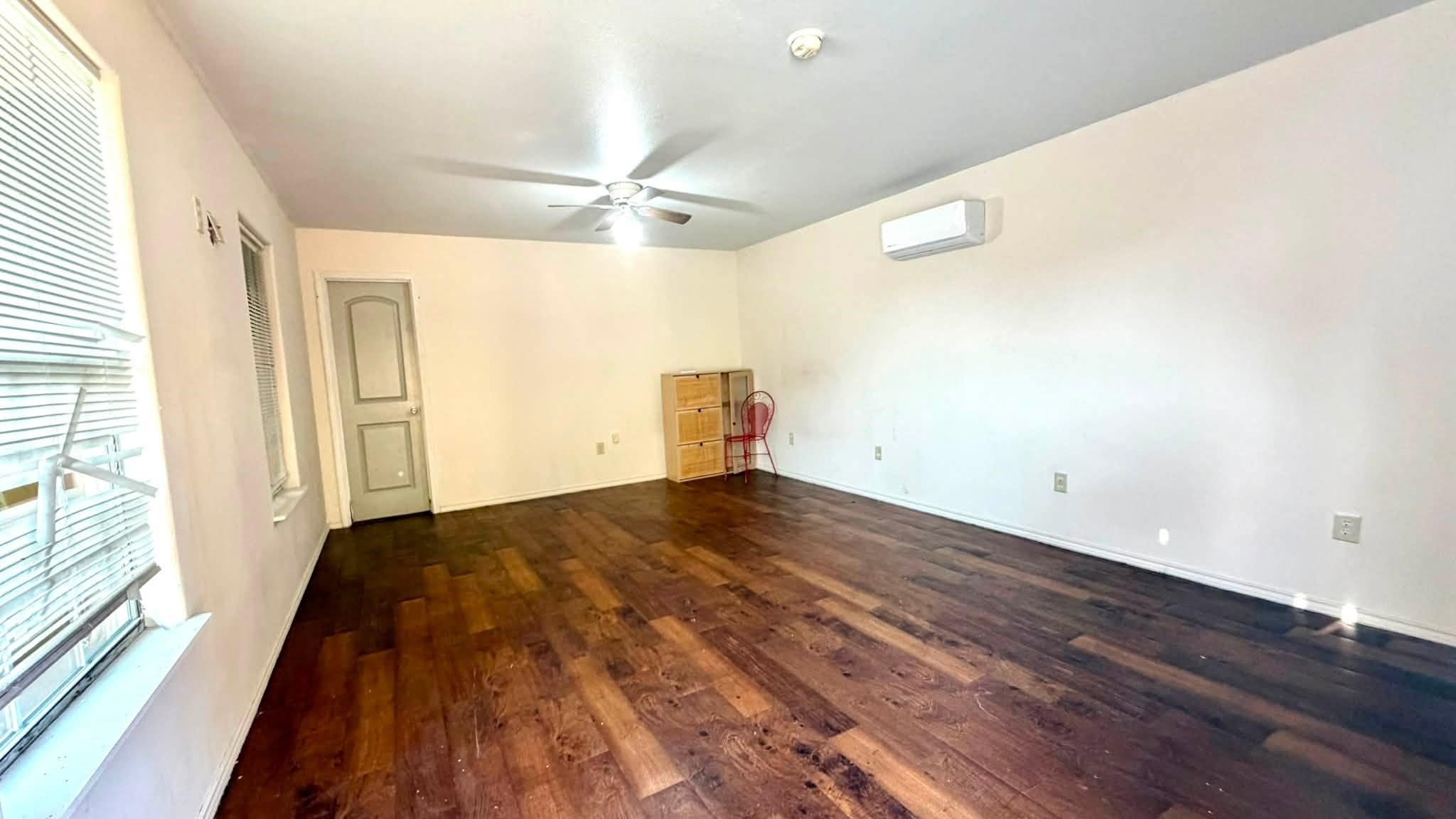 3102 Plum St Property Photo 4