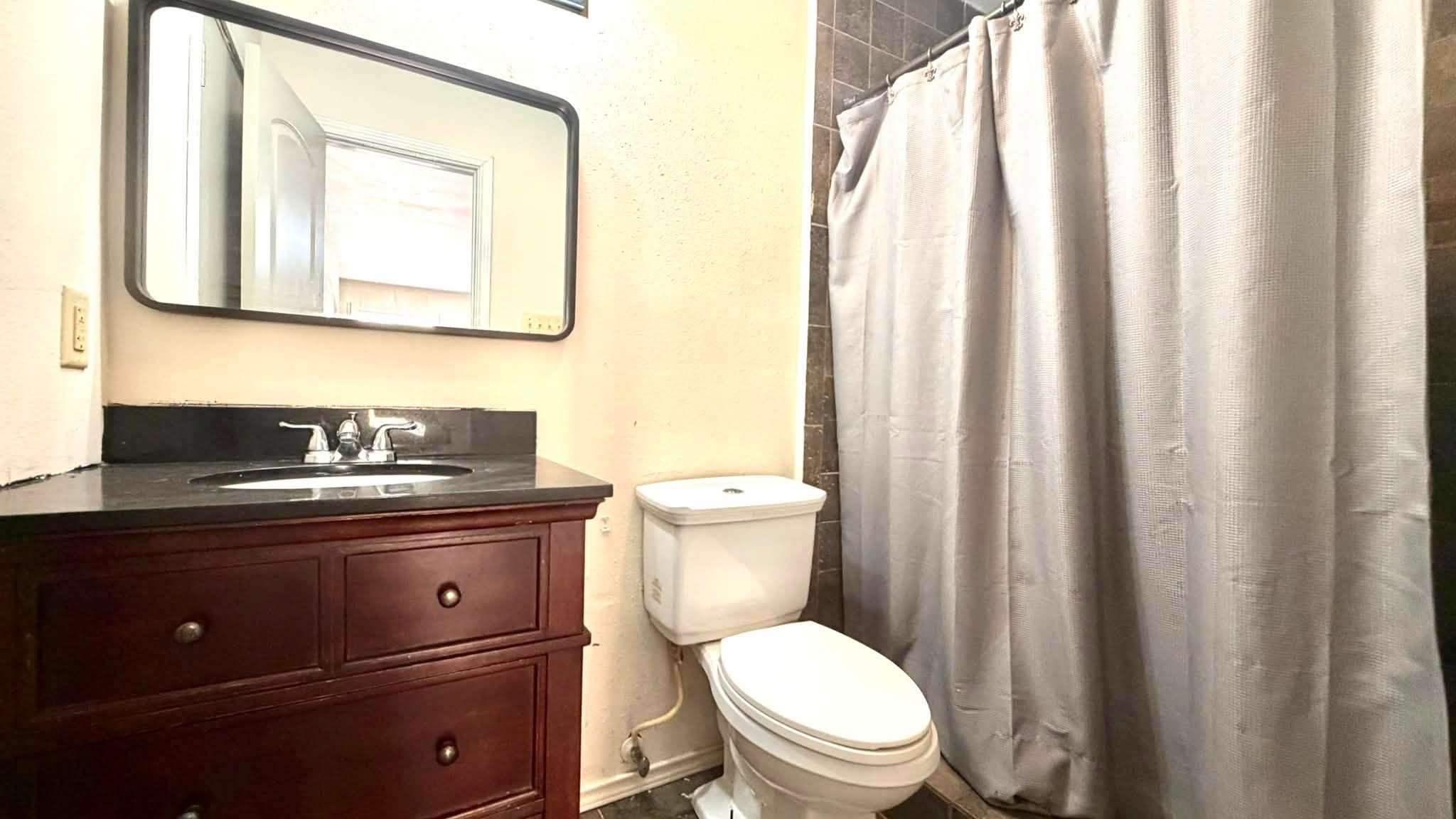 3102 Plum St Property Photo 5