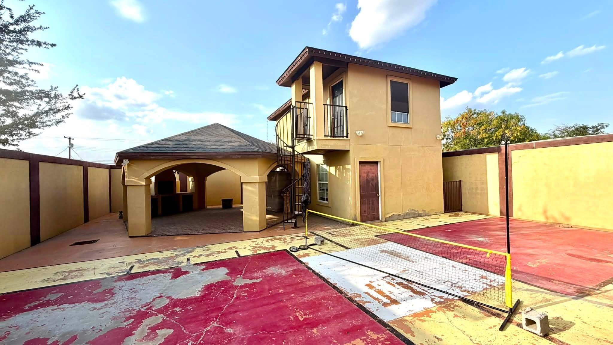 3102 Plum St Property Photo 9