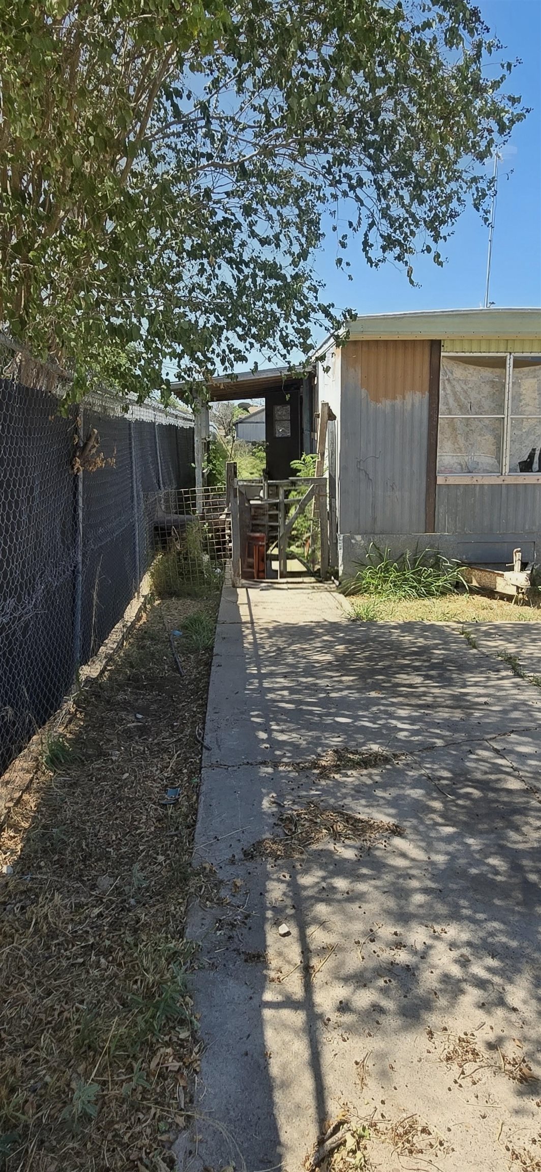 307 (1/2) W Sycamore St Property Photo 8
