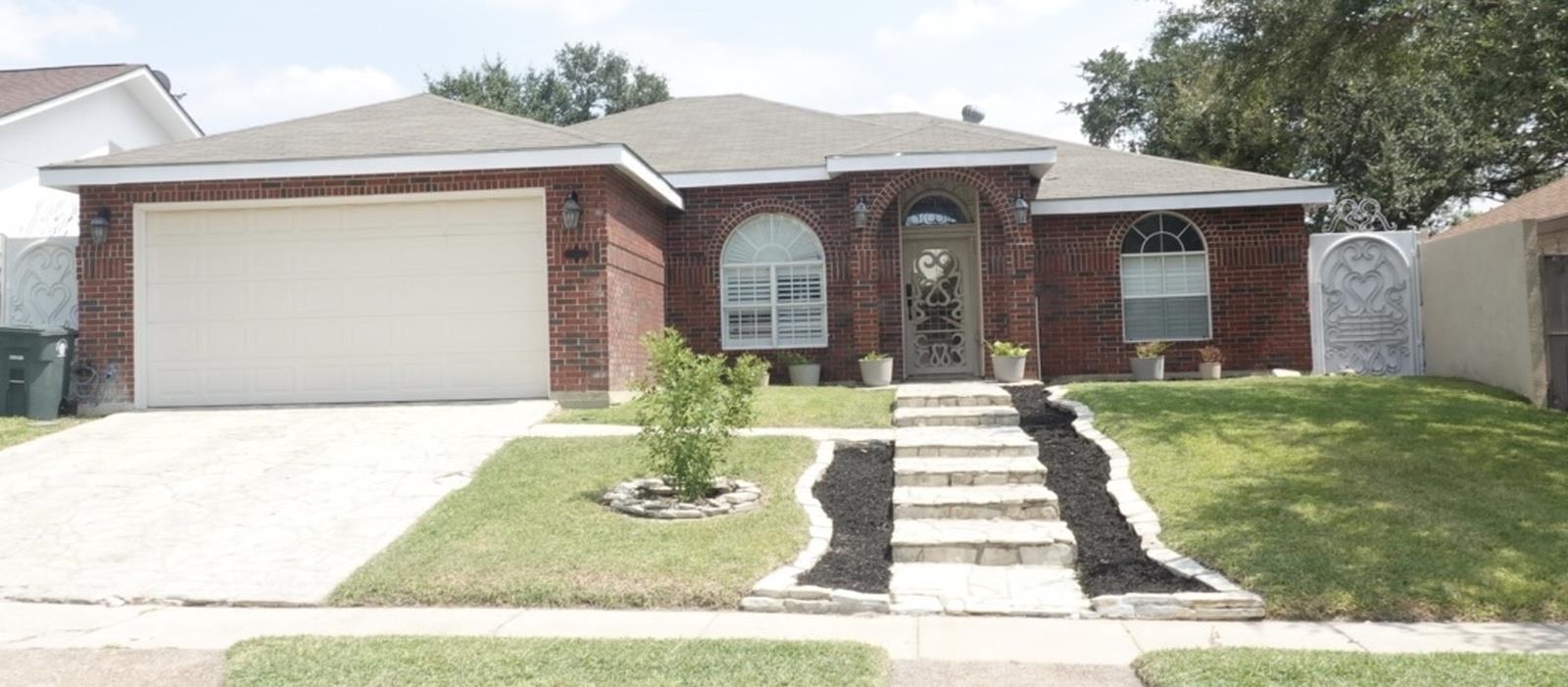 1715 Kingwood Dr Property Photo 1