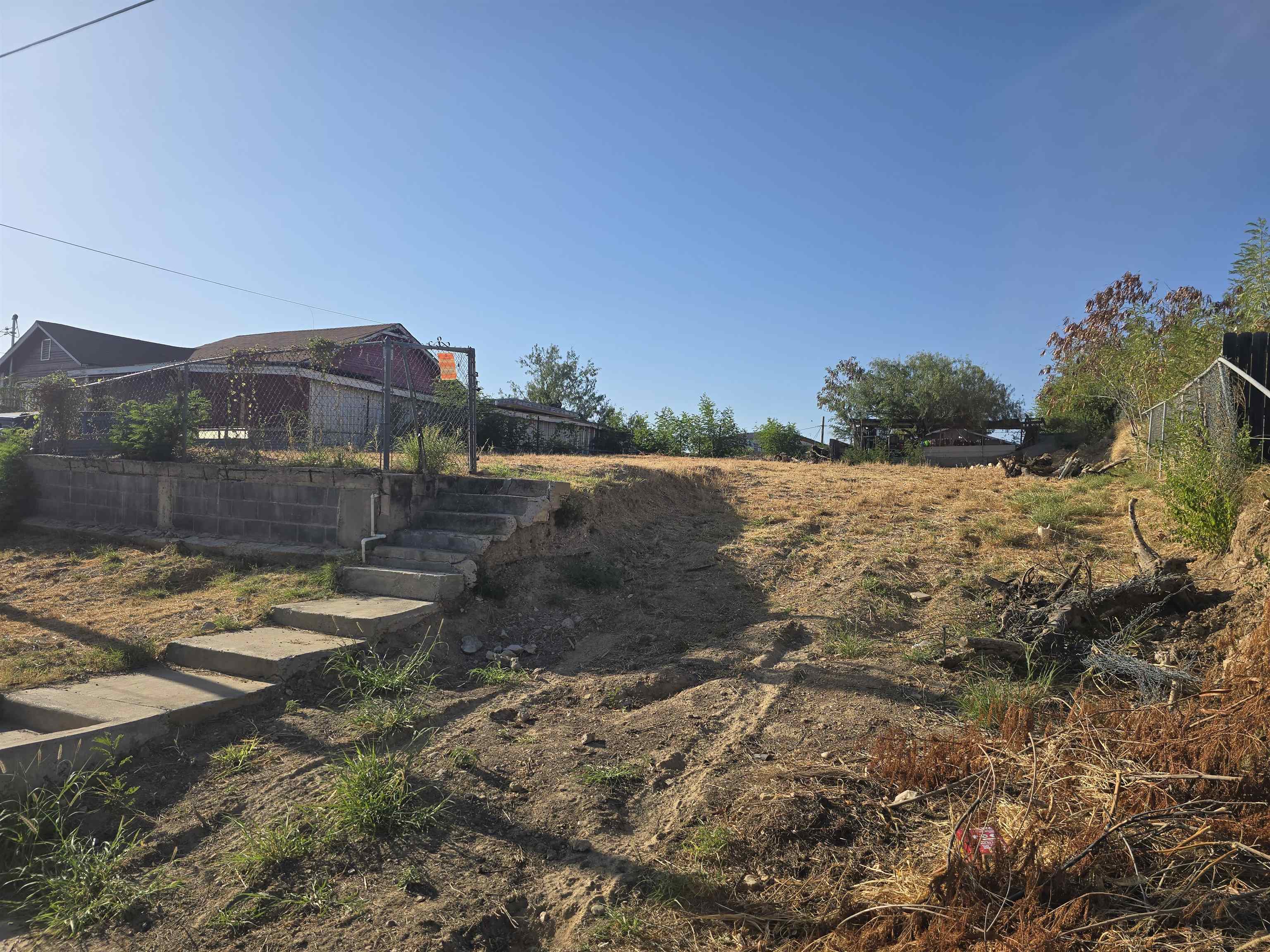 912 Okane St Property Photo 2