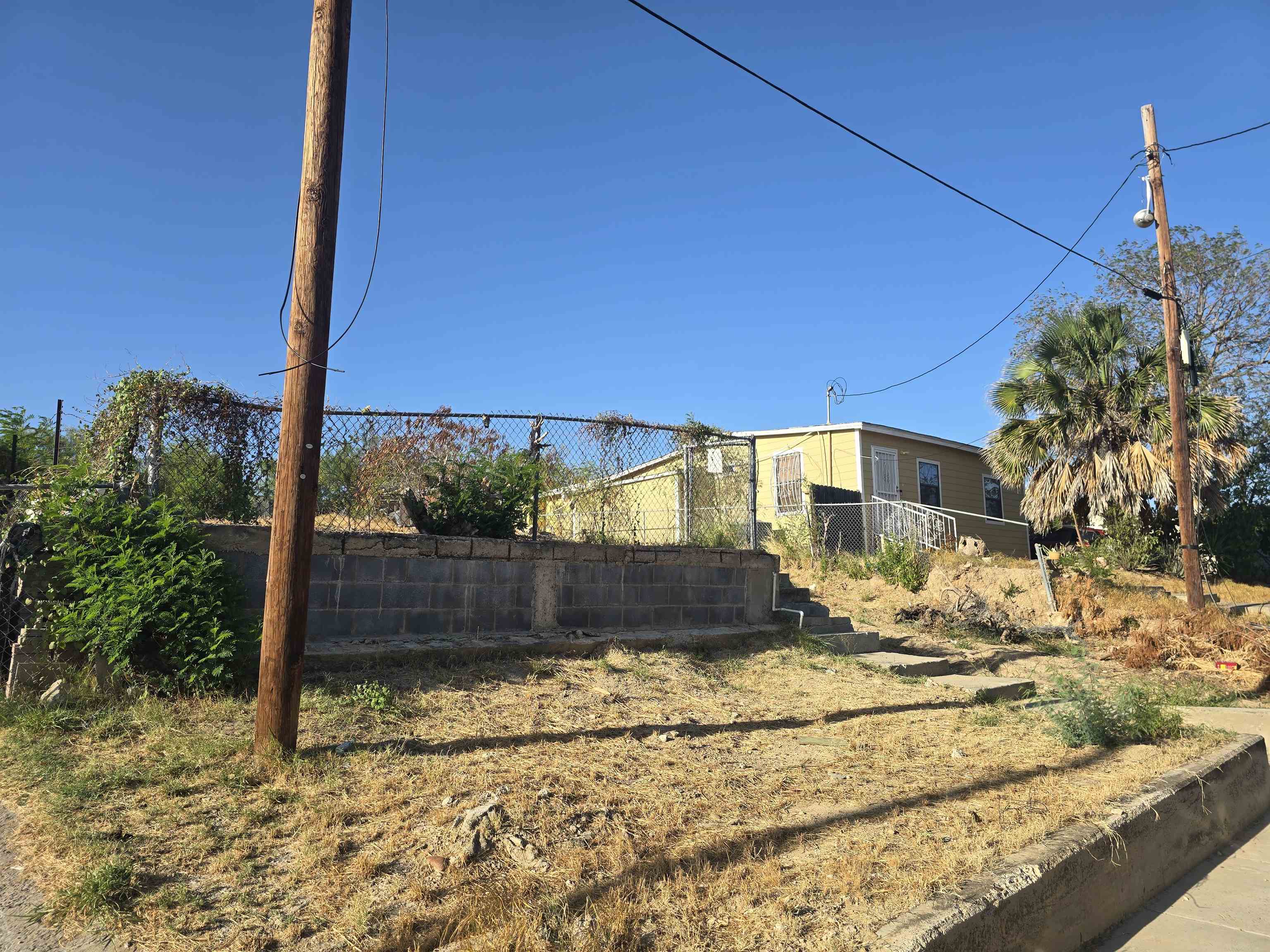 912 Okane St Property Photo 3