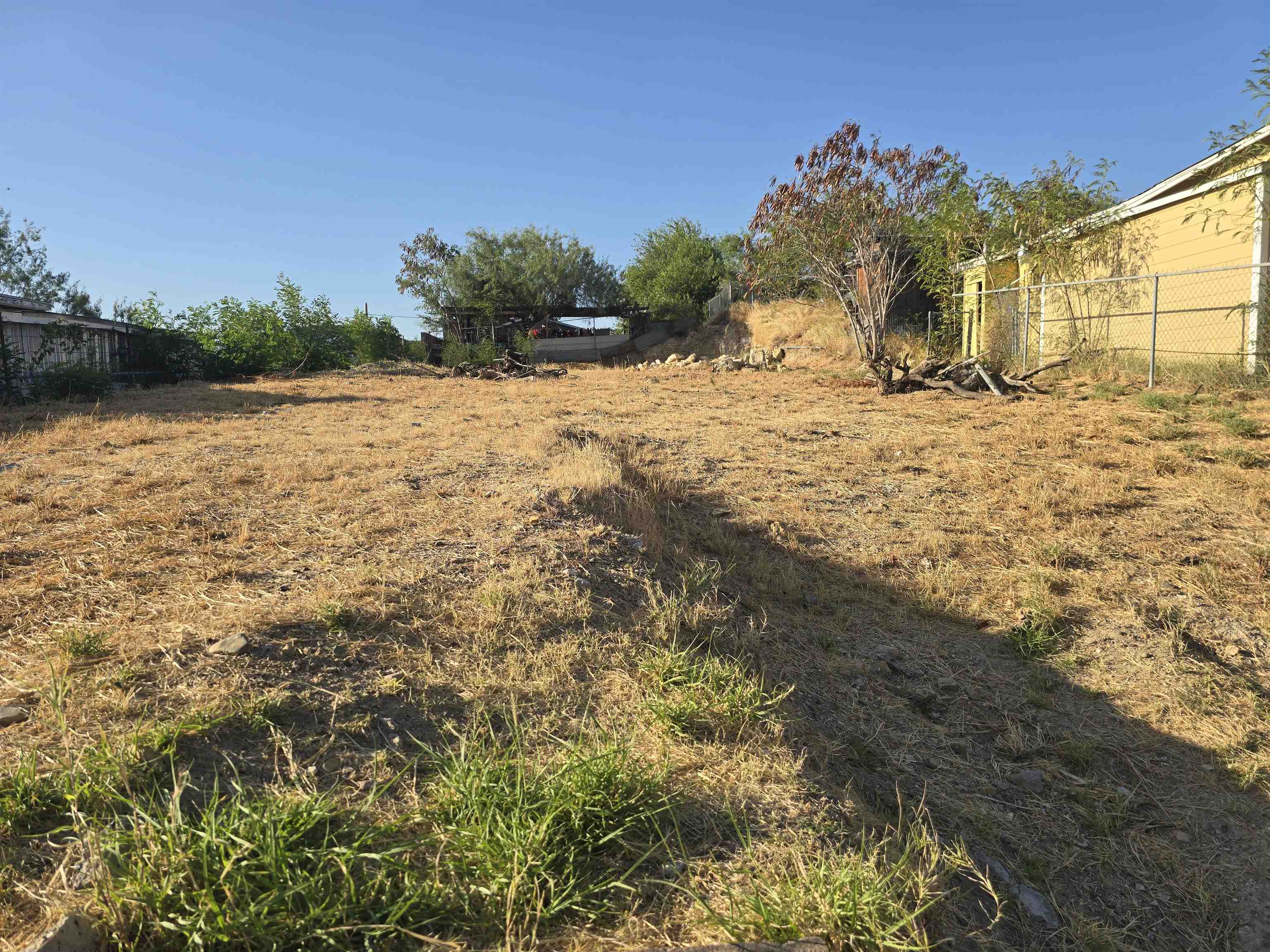 912 Okane St Property Photo 4