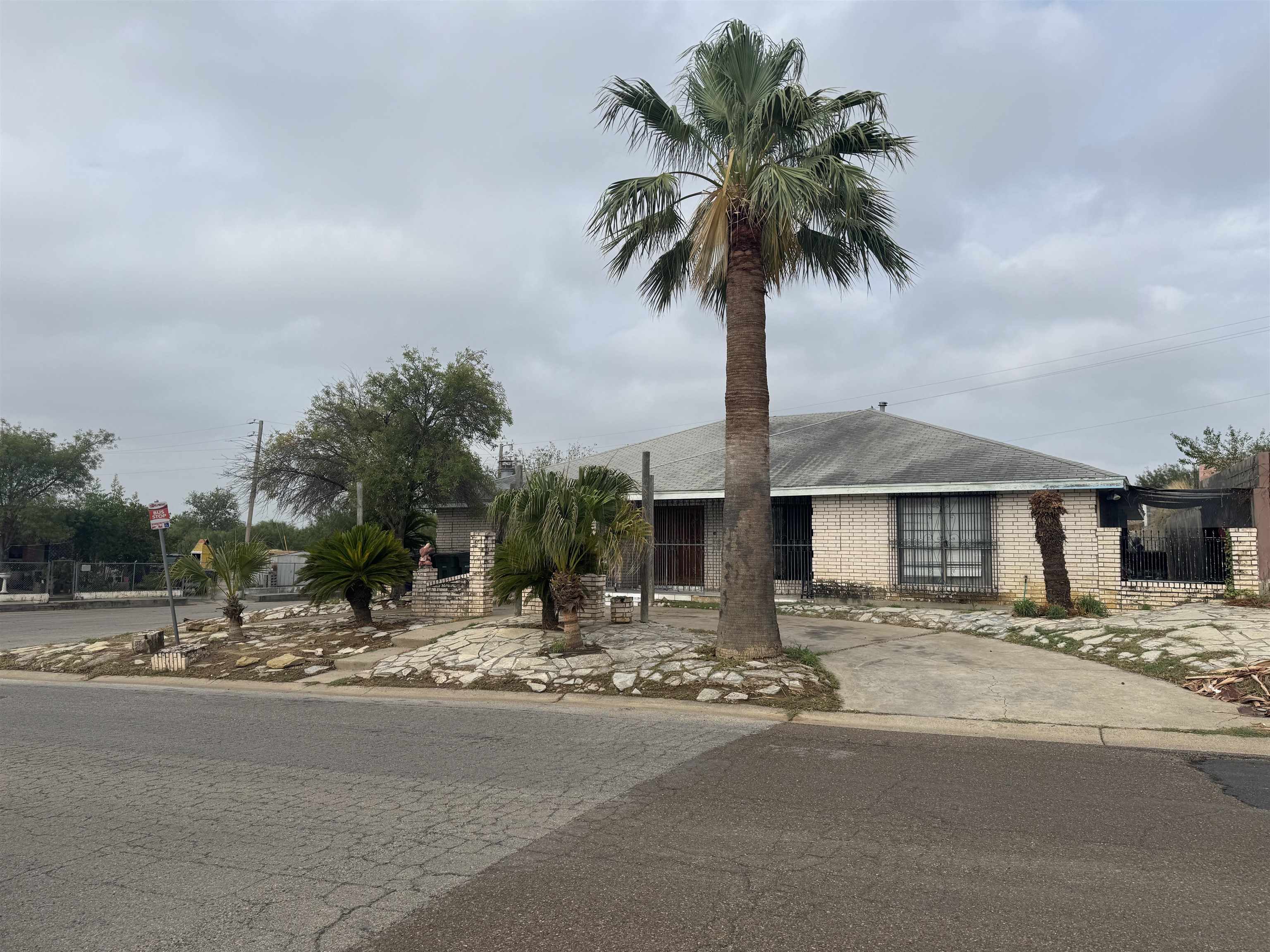 108 S Espana Dr. Property Photo 2