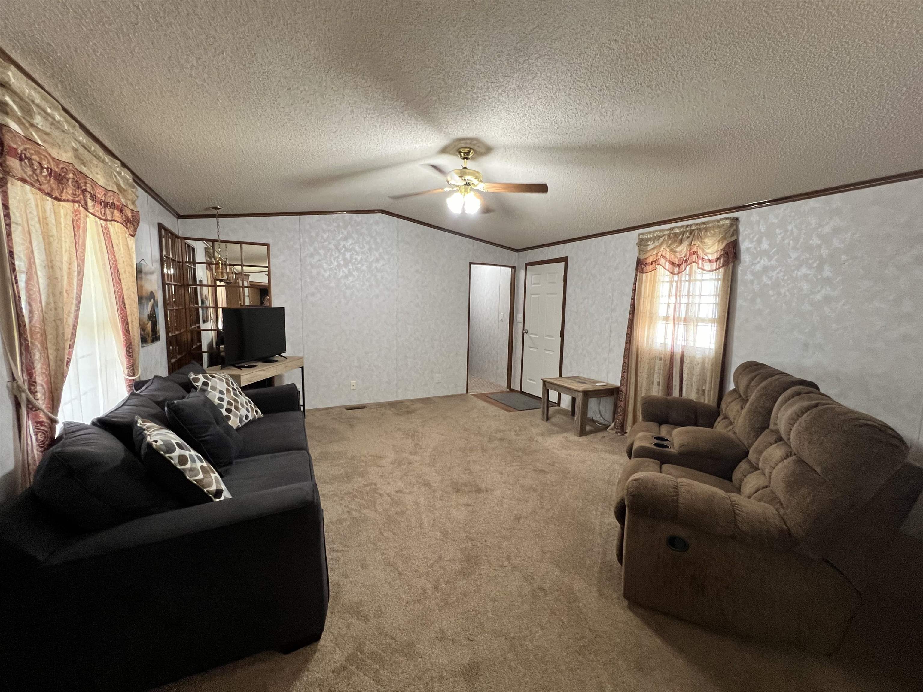 102 Autumn Ln. Property Photo 8