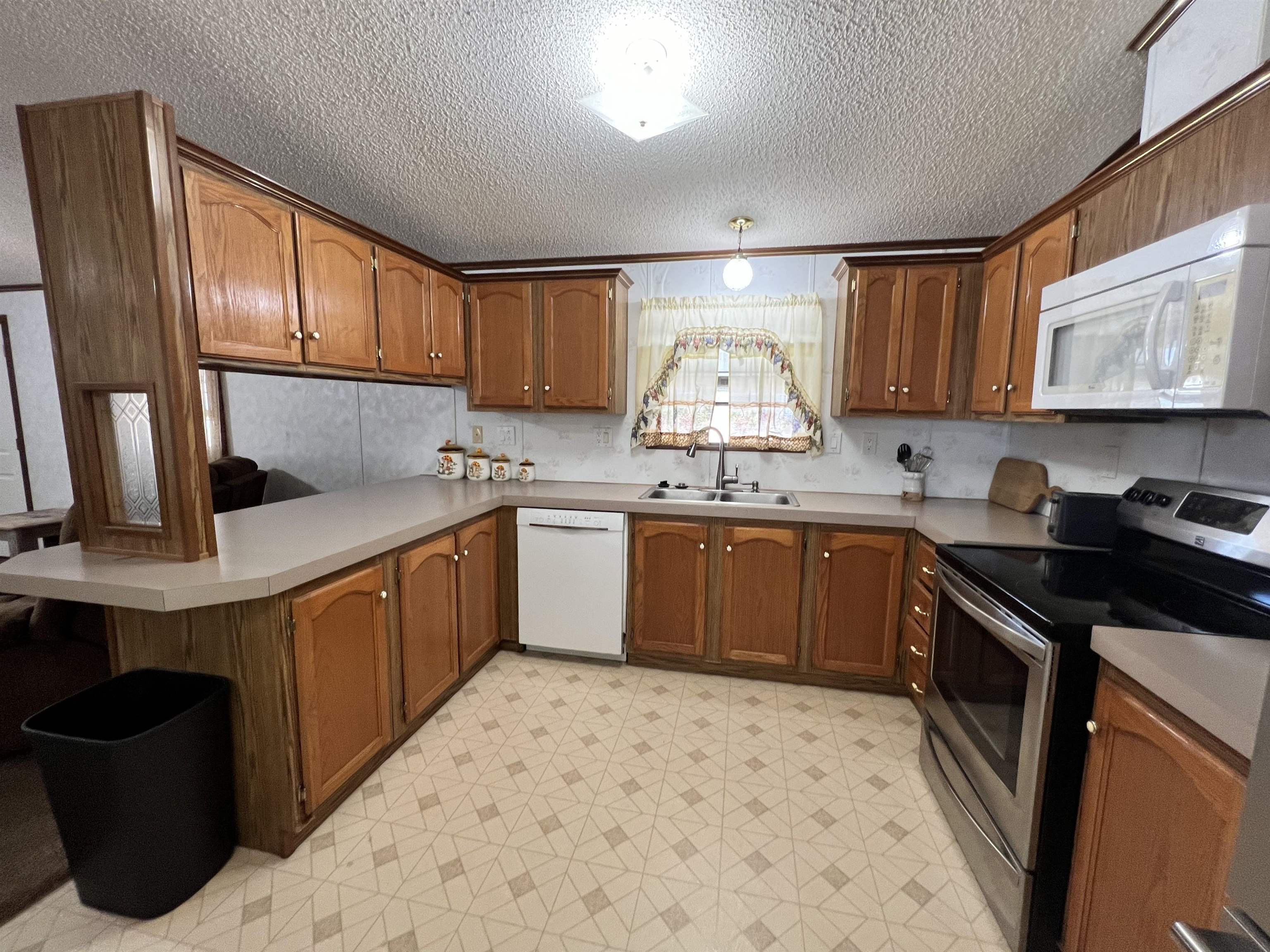 102 Autumn Ln. Property Photo 14