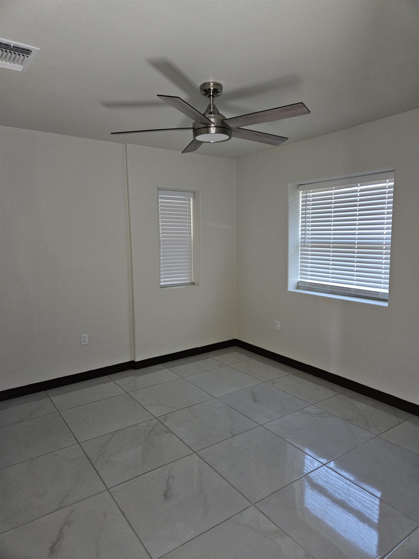 3901 Logan Ave Property Photo 4