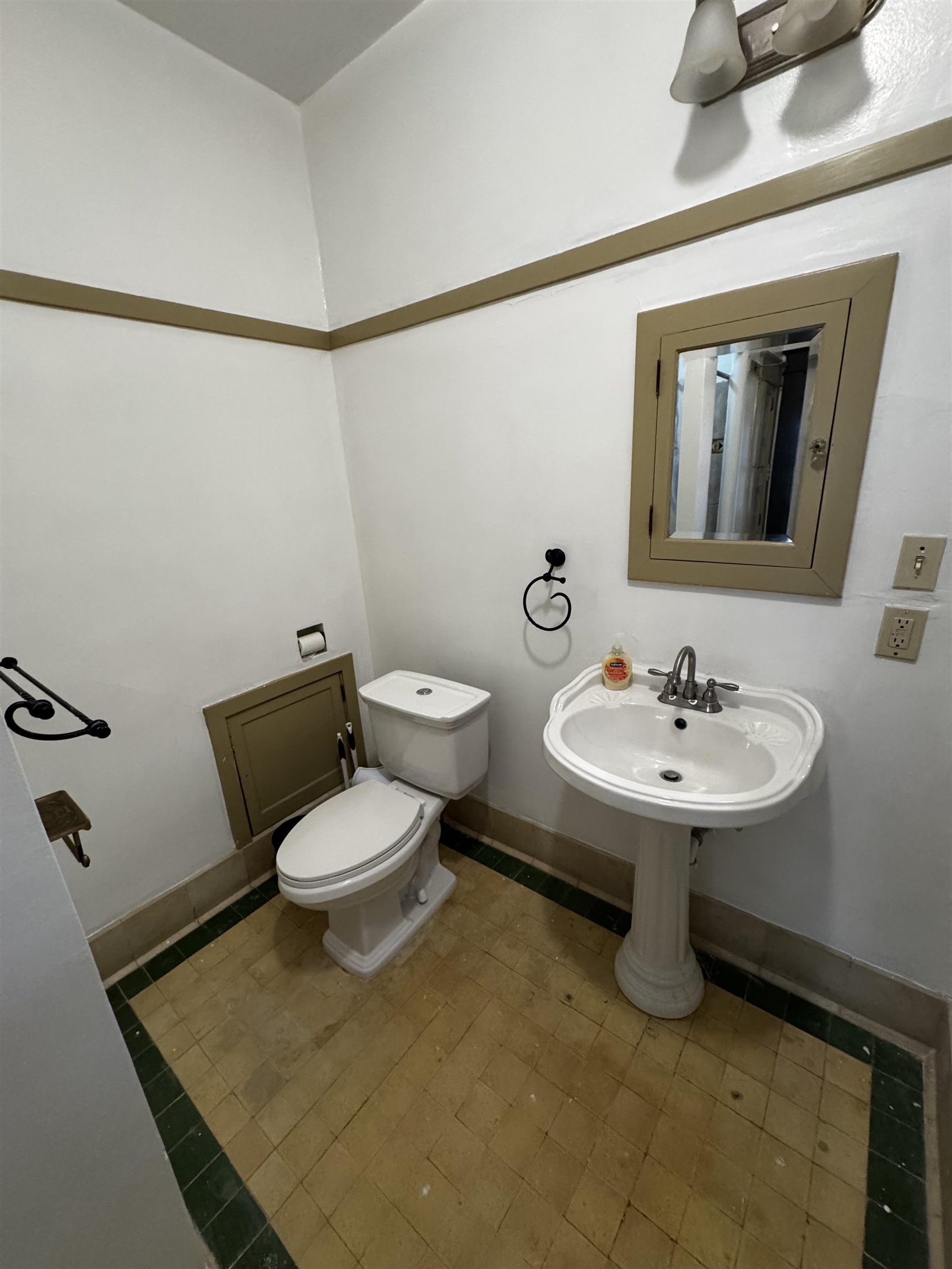 720 N Stone Ave Property Photo 12