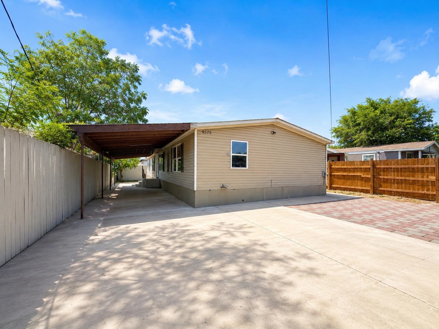 4526 La Cienega Ln