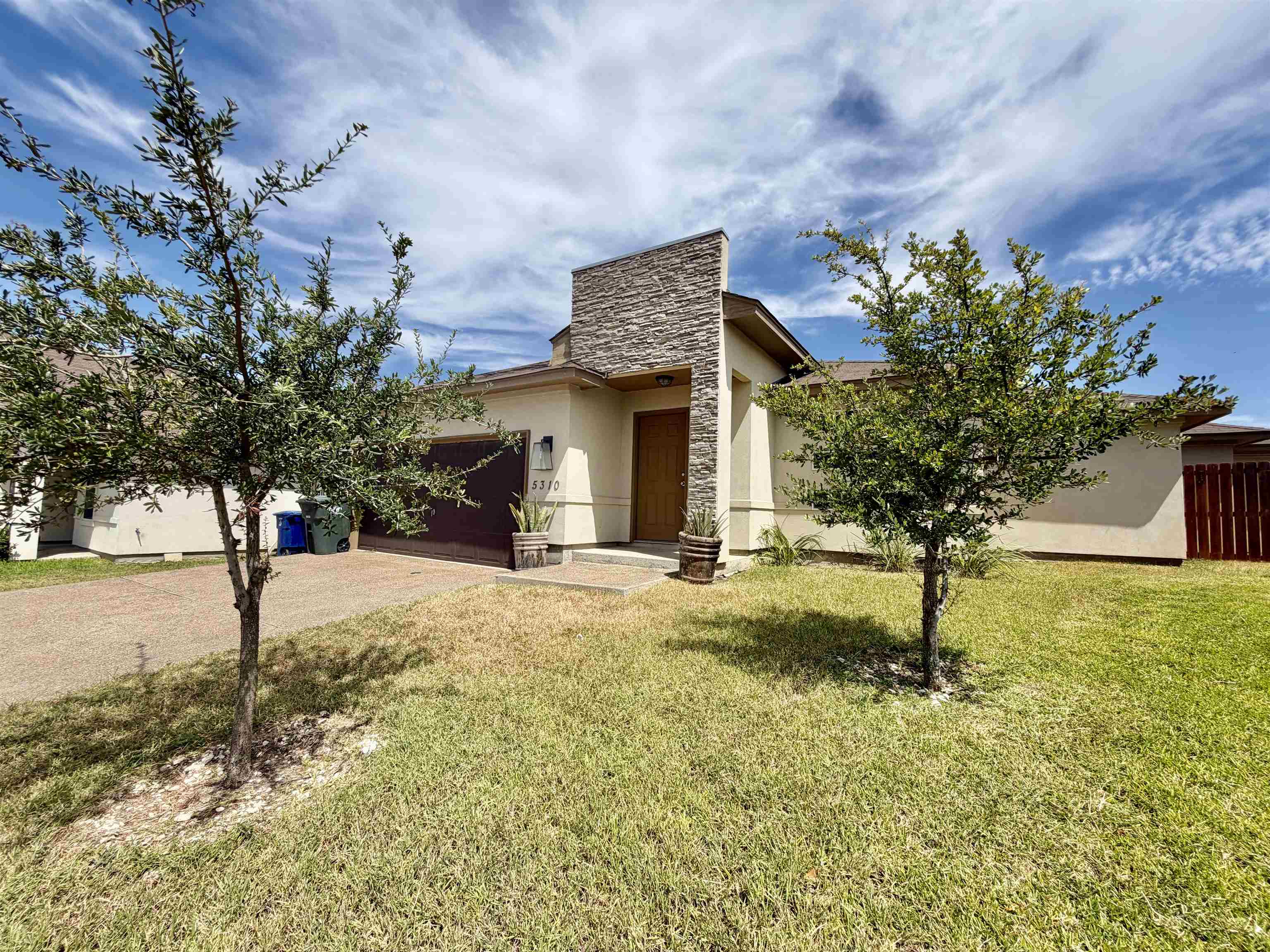 5310 Hacienda Ln Property Photo 2