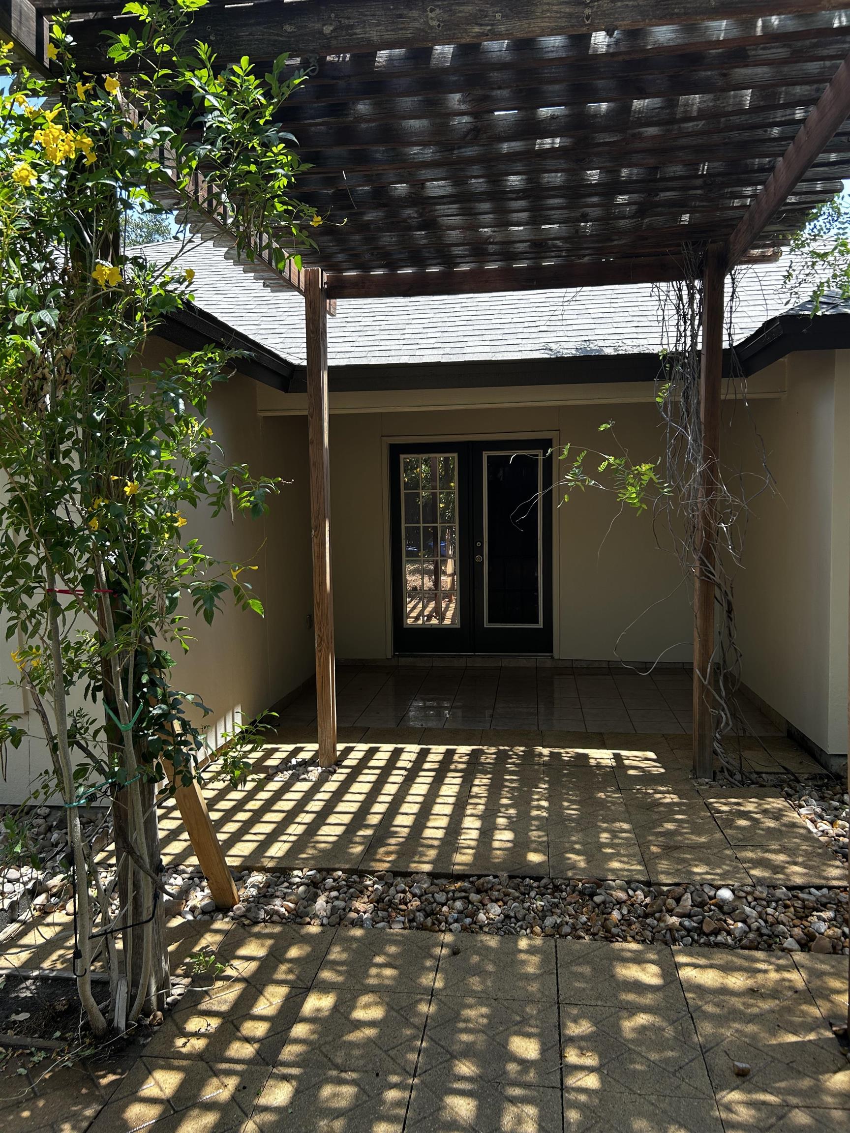 8986 Pebble Trl Property Photo 2