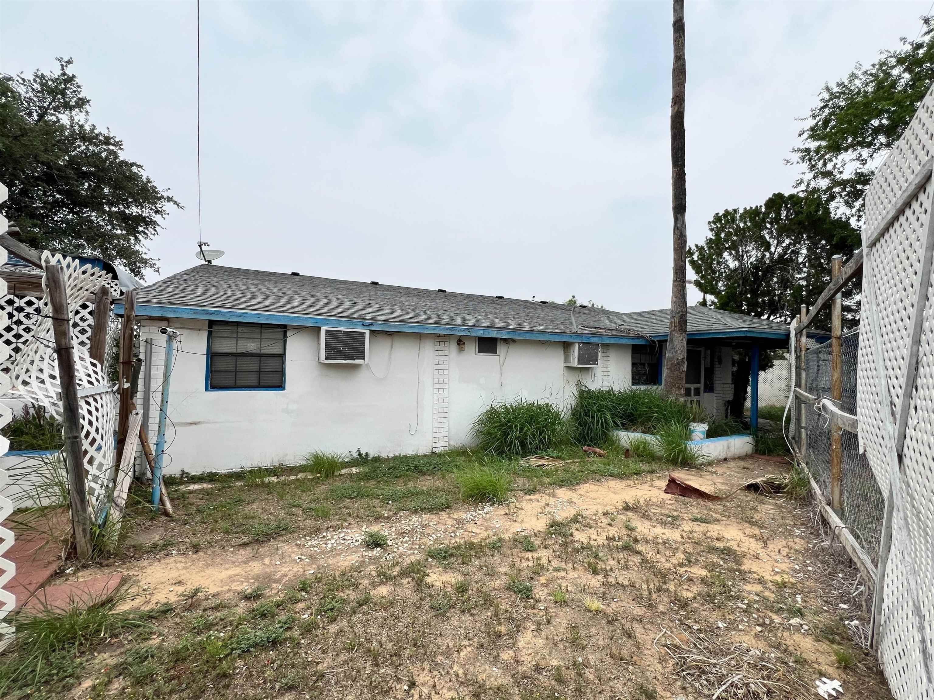 248 E Park Dr Property Photo 2