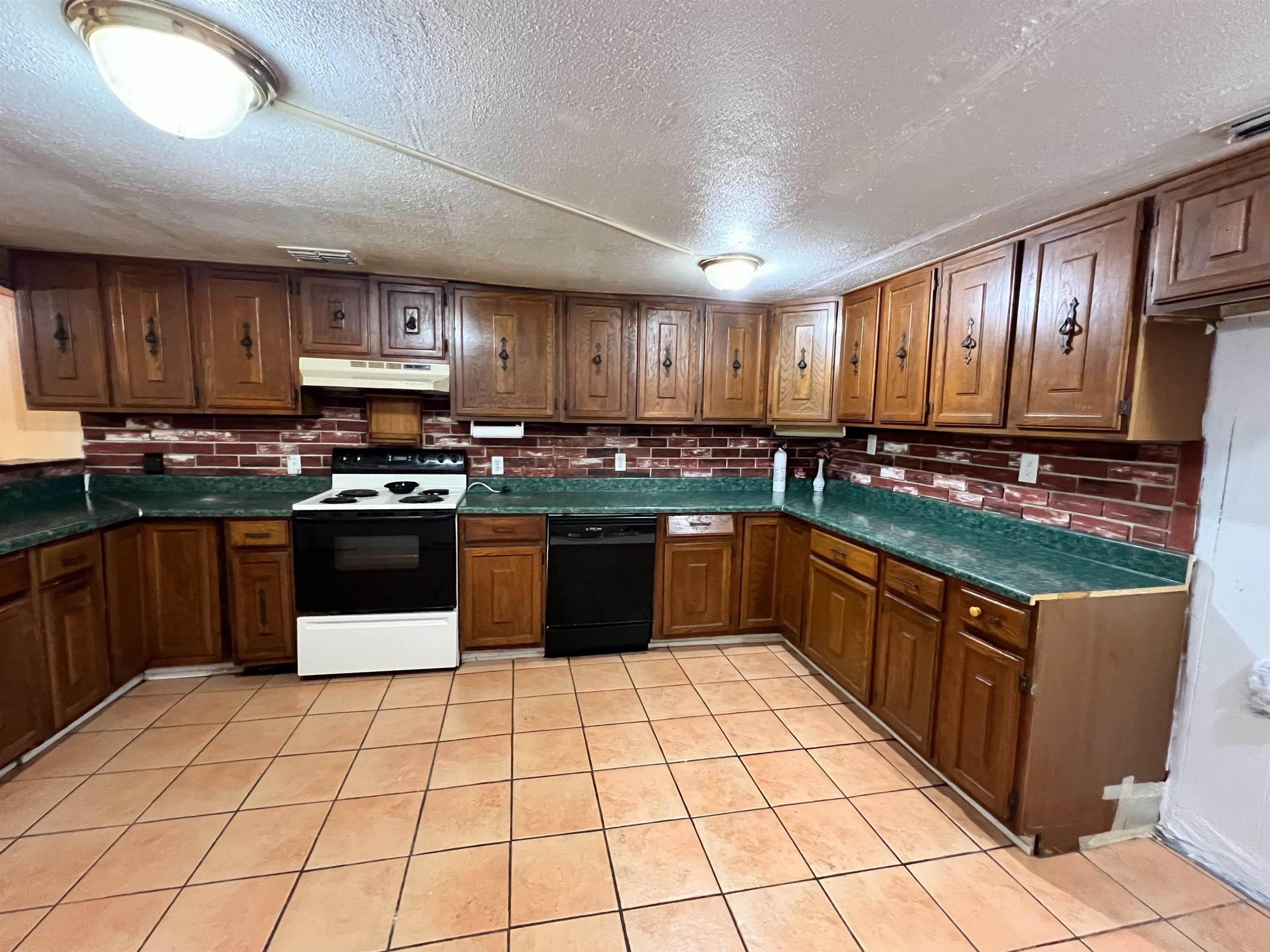 248 E Park Dr Property Photo 14