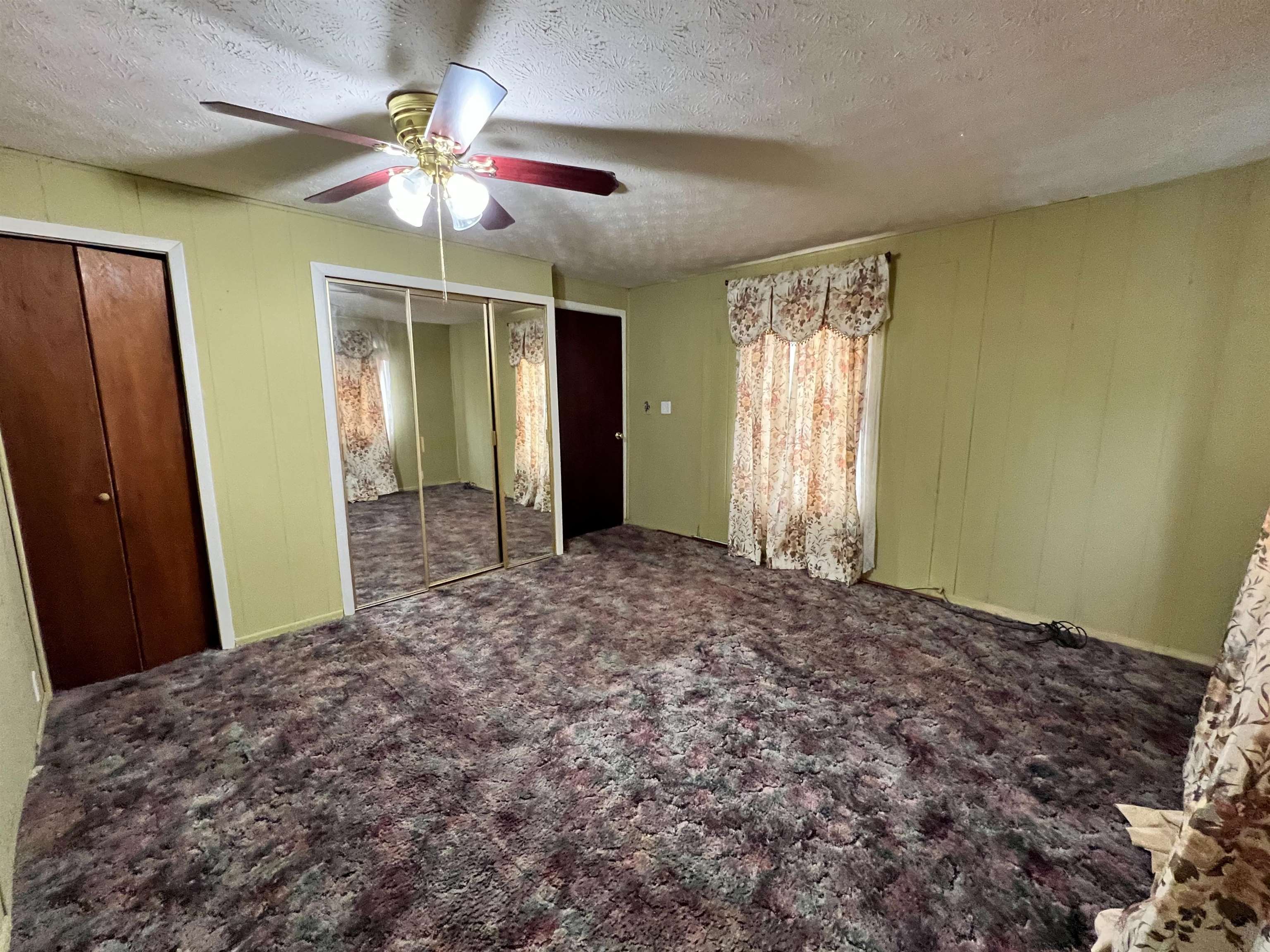 248 E Park Dr Property Photo 16
