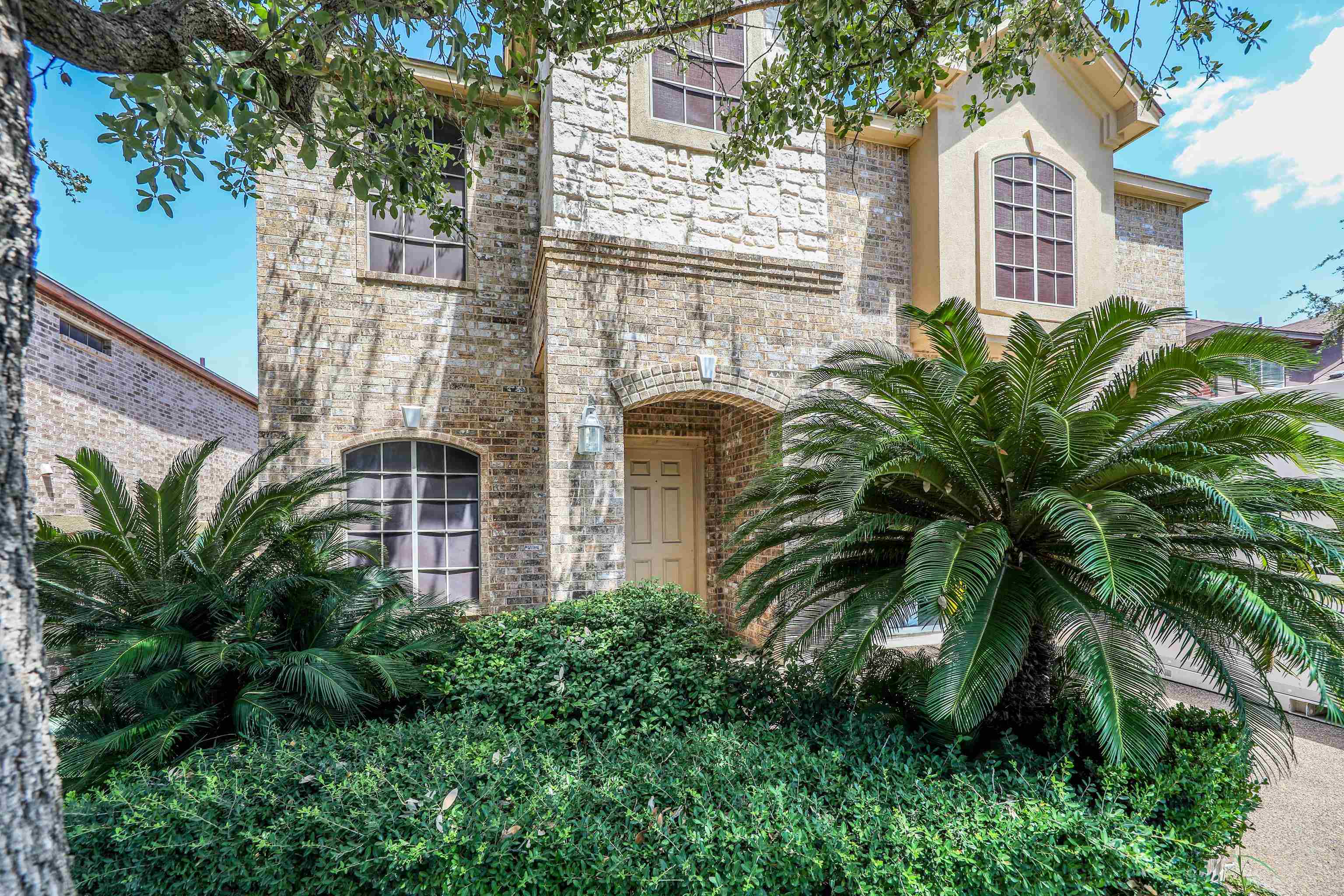 2808 Centenario Dr Property Photo 1