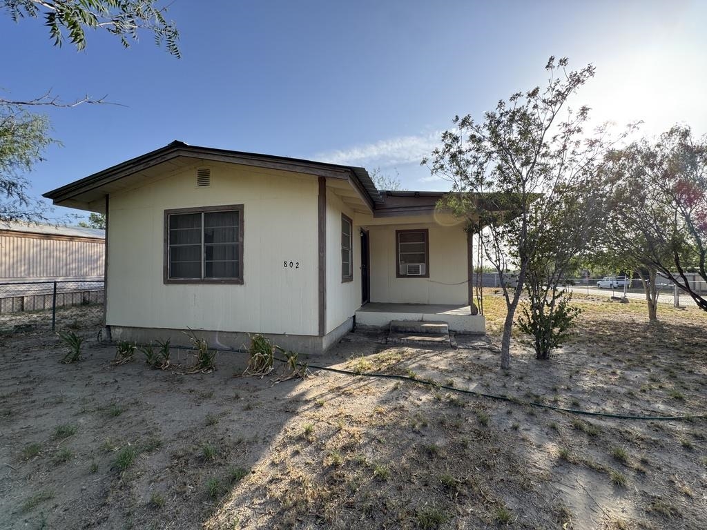 802 Fresno St. Property Photo 1