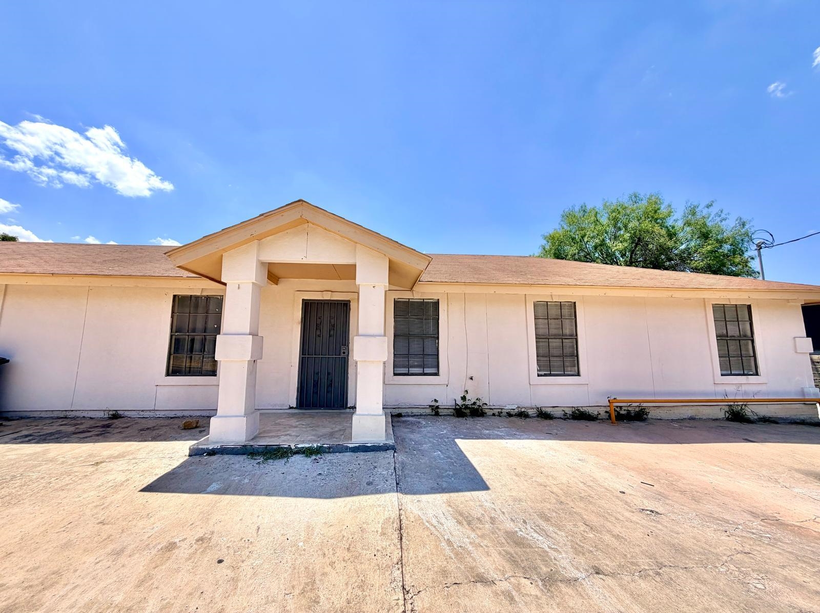 2620 Barrios St 3 Property Photo 1