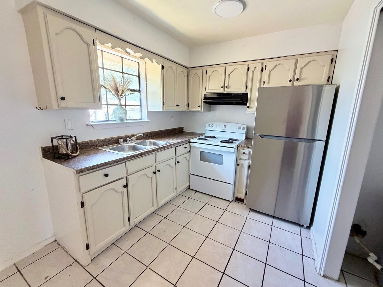 2620 Barrios St 3 Property Photo 3