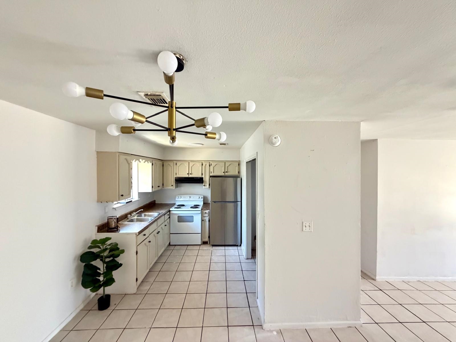 2620 Barrios St 3 Property Photo 5