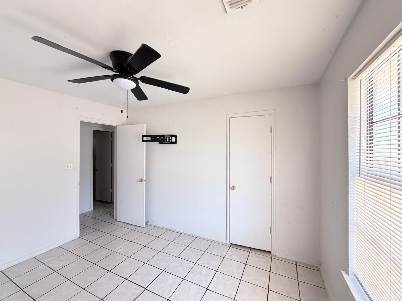 2620 Barrios St 3 Property Photo 6