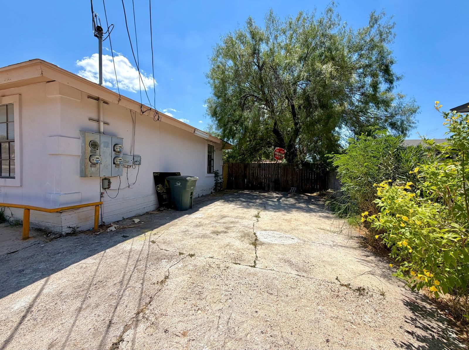 2620 Barrios St 3 Property Photo 13