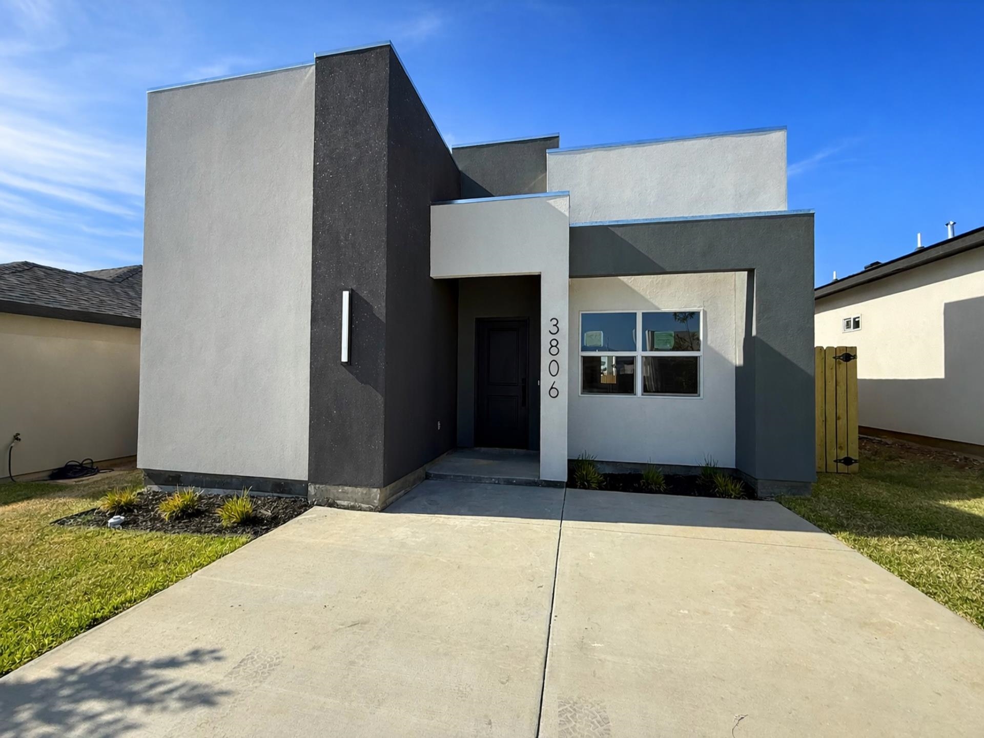 3806 Yoyis St. Property Photo 2
