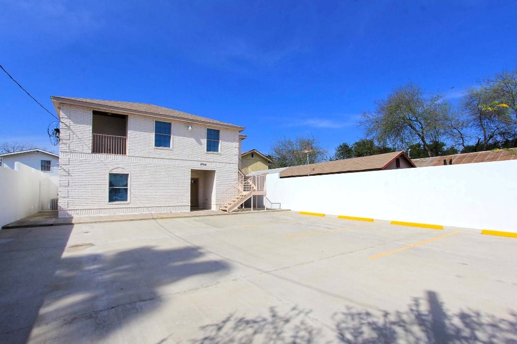 2704 San Agustin Ave 2 Property Photo 2