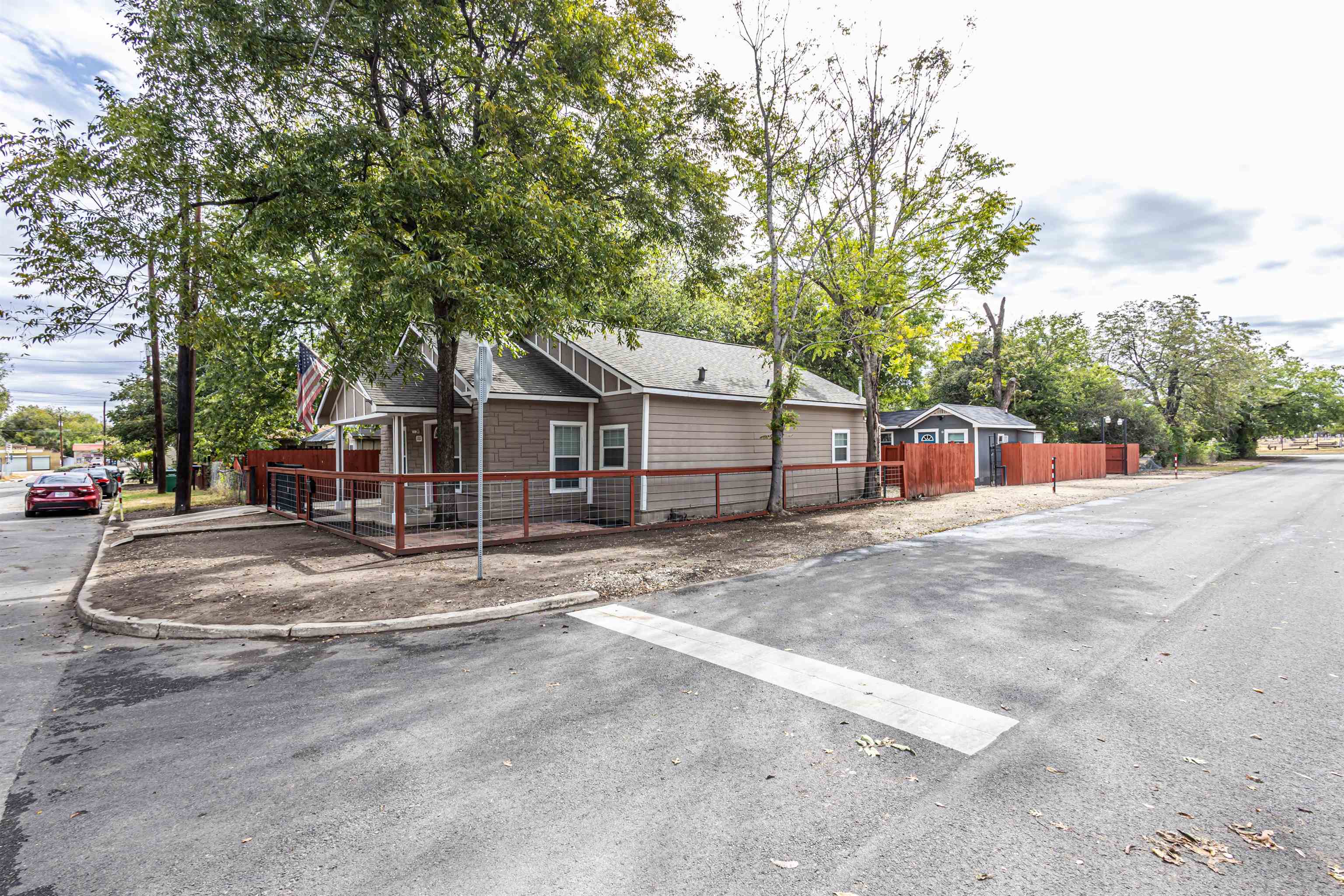 1202 N Center Property Photo 2