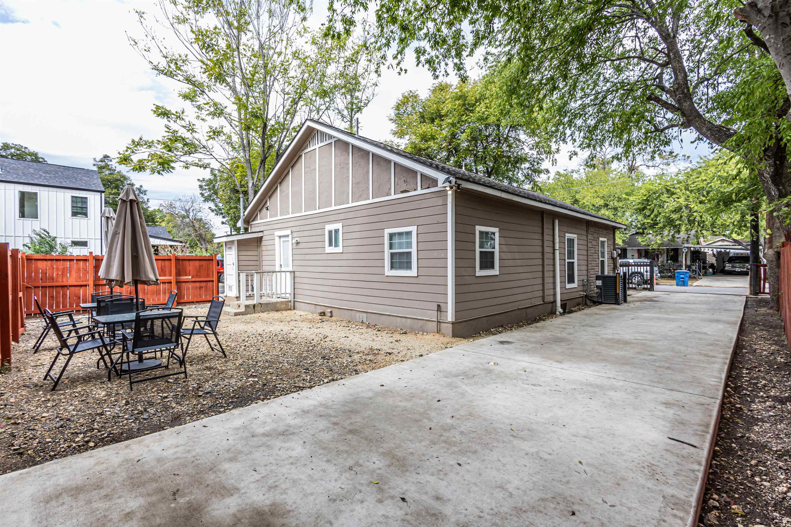 1202 N Center Property Photo 3