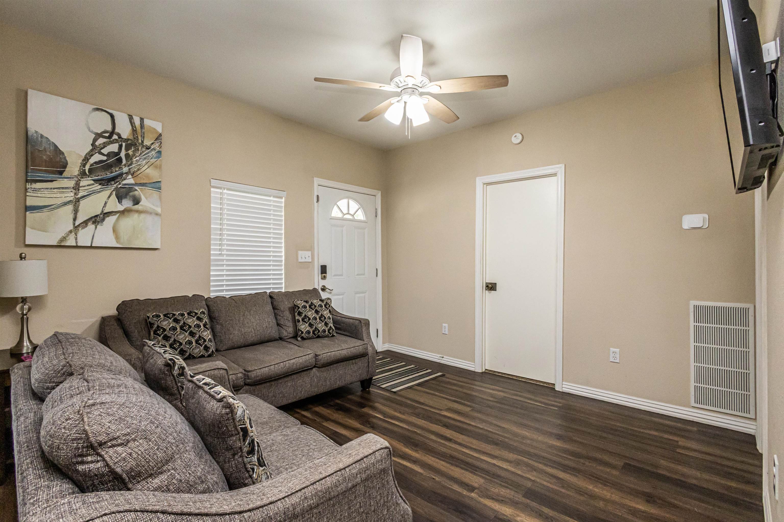 1202 N Center Property Photo 4