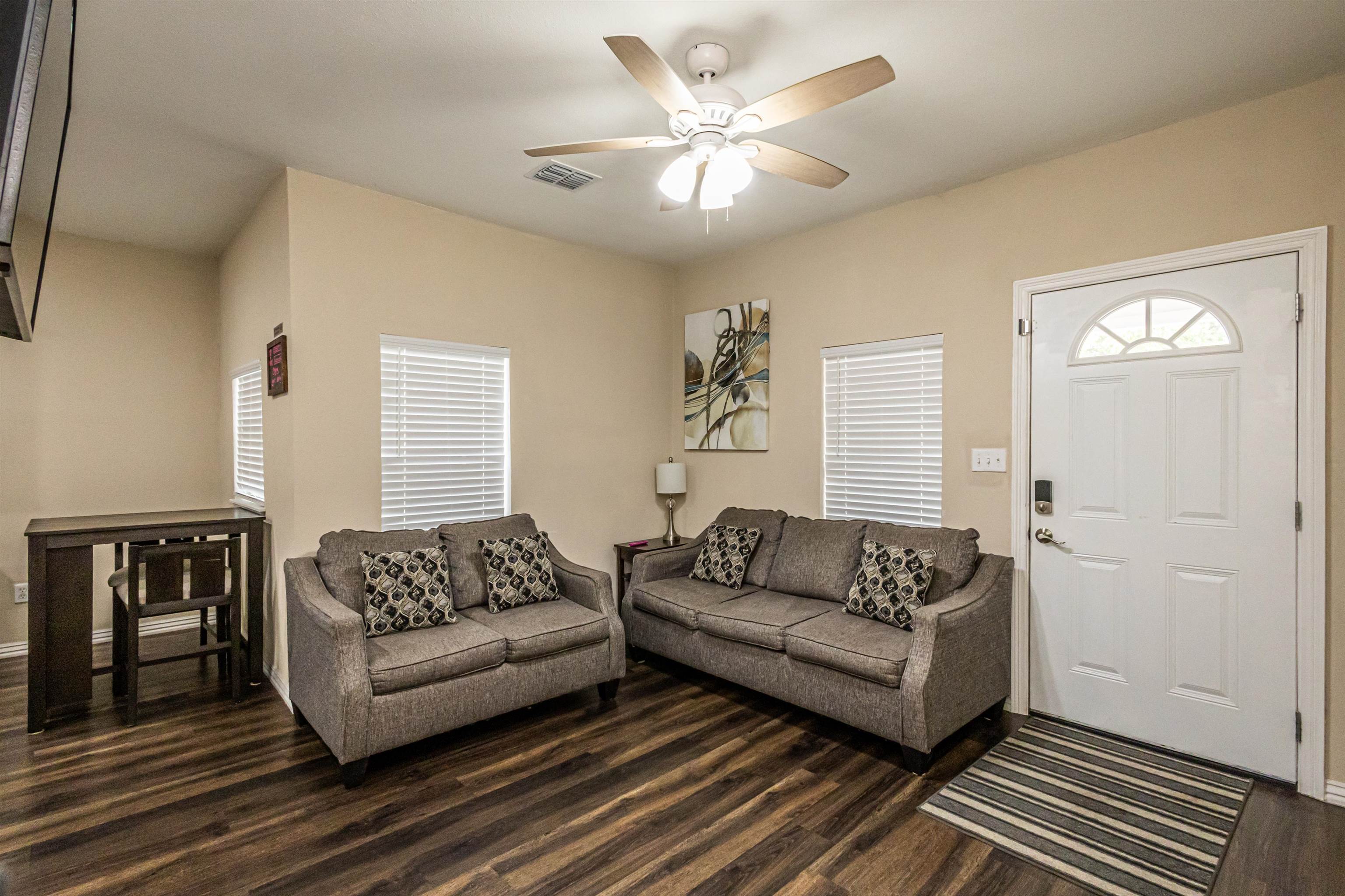 1202 N Center Property Photo 5